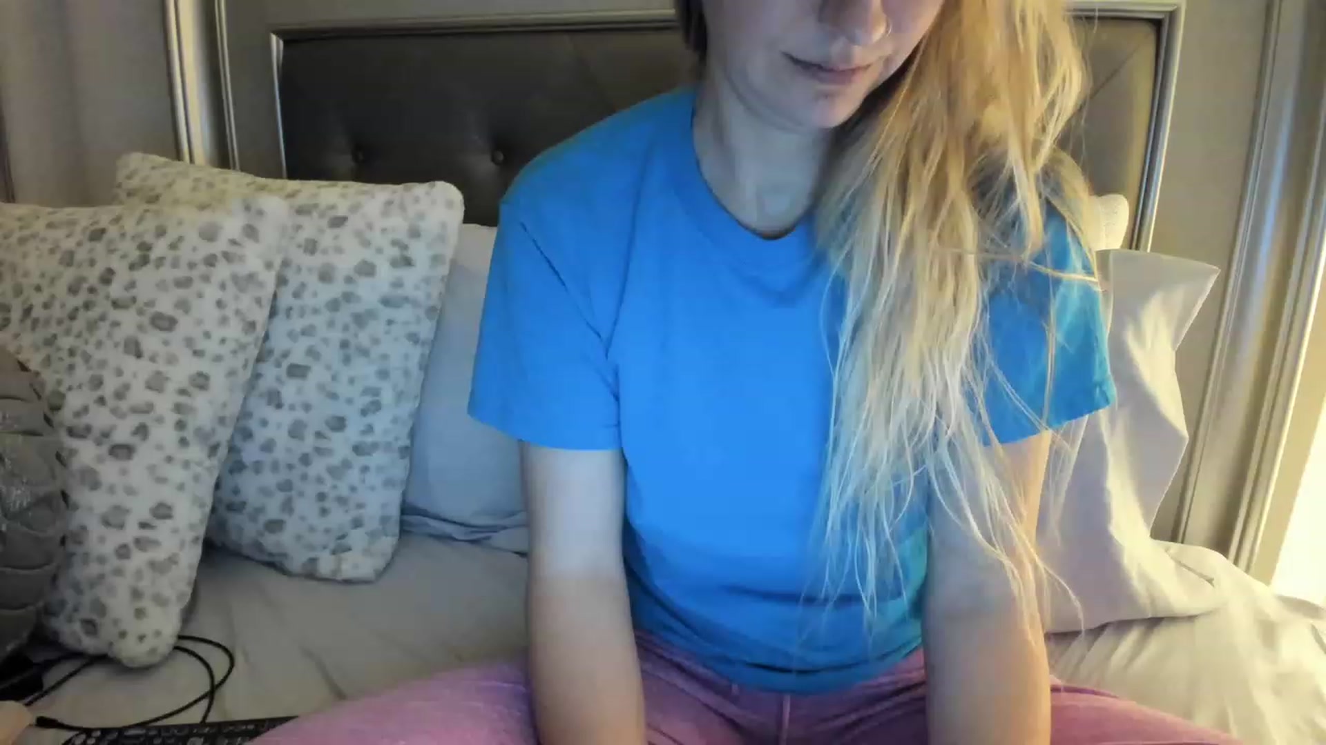 Gallery image thumbnail from Ca_ndi's myfreecams stream on, 04/02/2023, 10:28 image 18 of 20