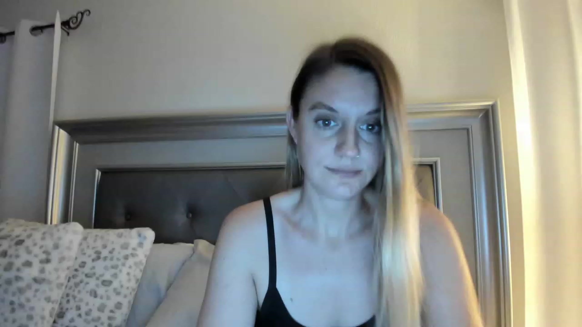 Gallery image thumbnail from Ca_ndi's myfreecams stream on, 04/07/2023, 10:46 image 3 of 20