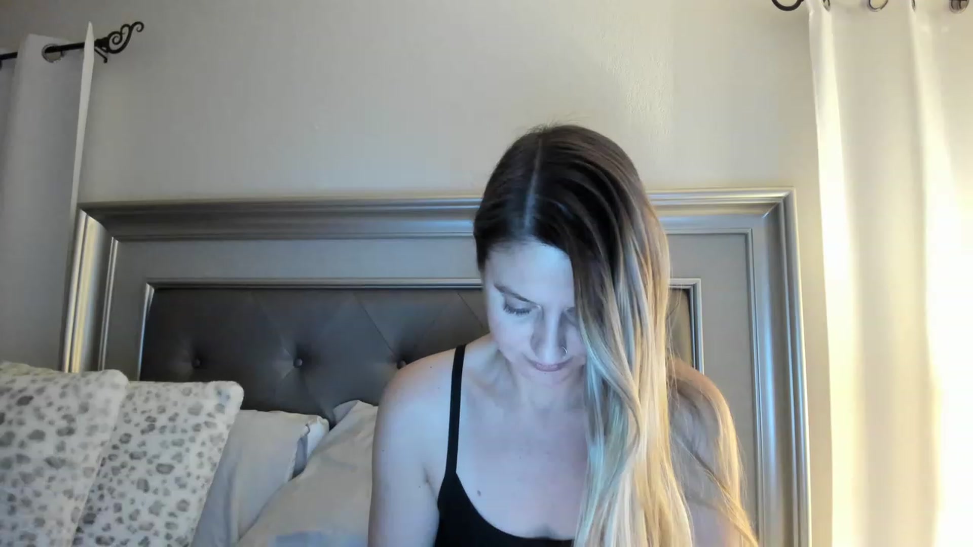Gallery image thumbnail from Ca_ndi's myfreecams stream on, 04/07/2023, 10:46 image 17 of 20
