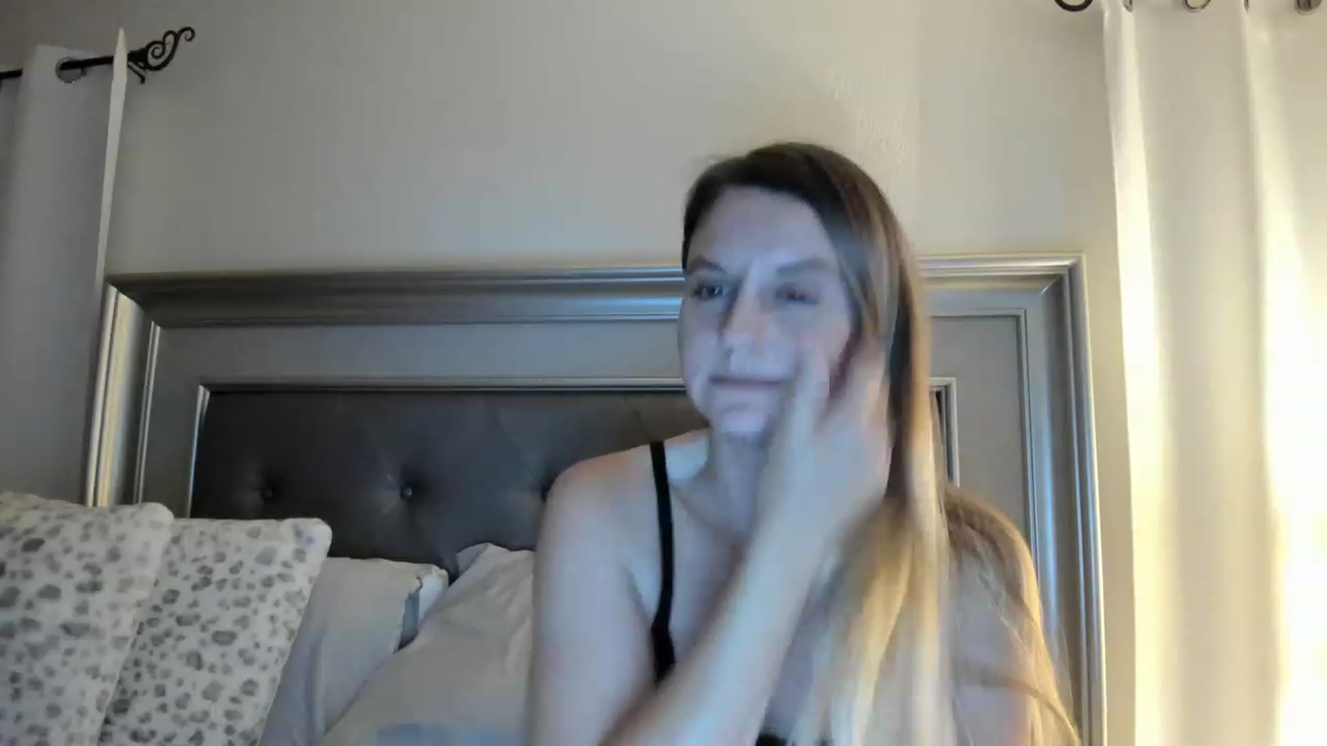 Gallery image thumbnail from Ca_ndi's myfreecams stream on, 04/07/2023, 10:46 image 16 of 20