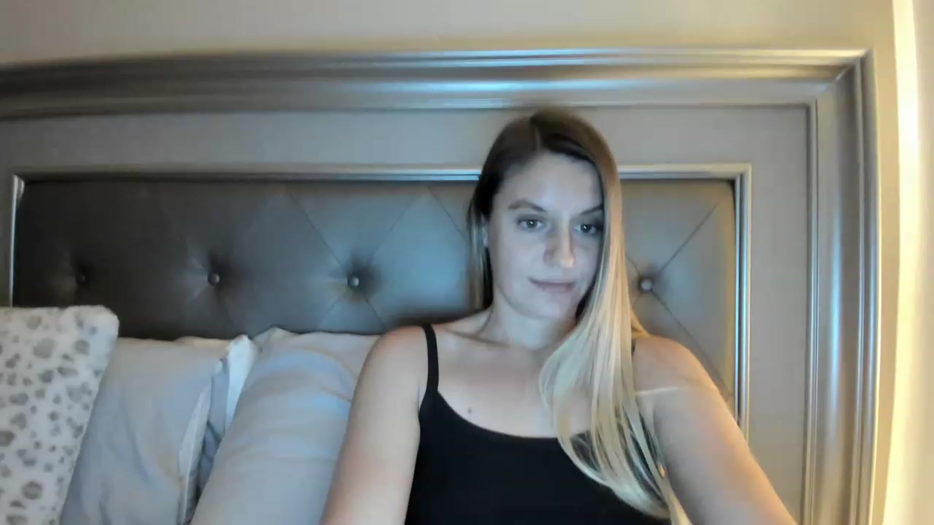 Gallery image thumbnail from Ca_ndi's myfreecams stream on, 04/07/2023, 10:46 image 10 of 20