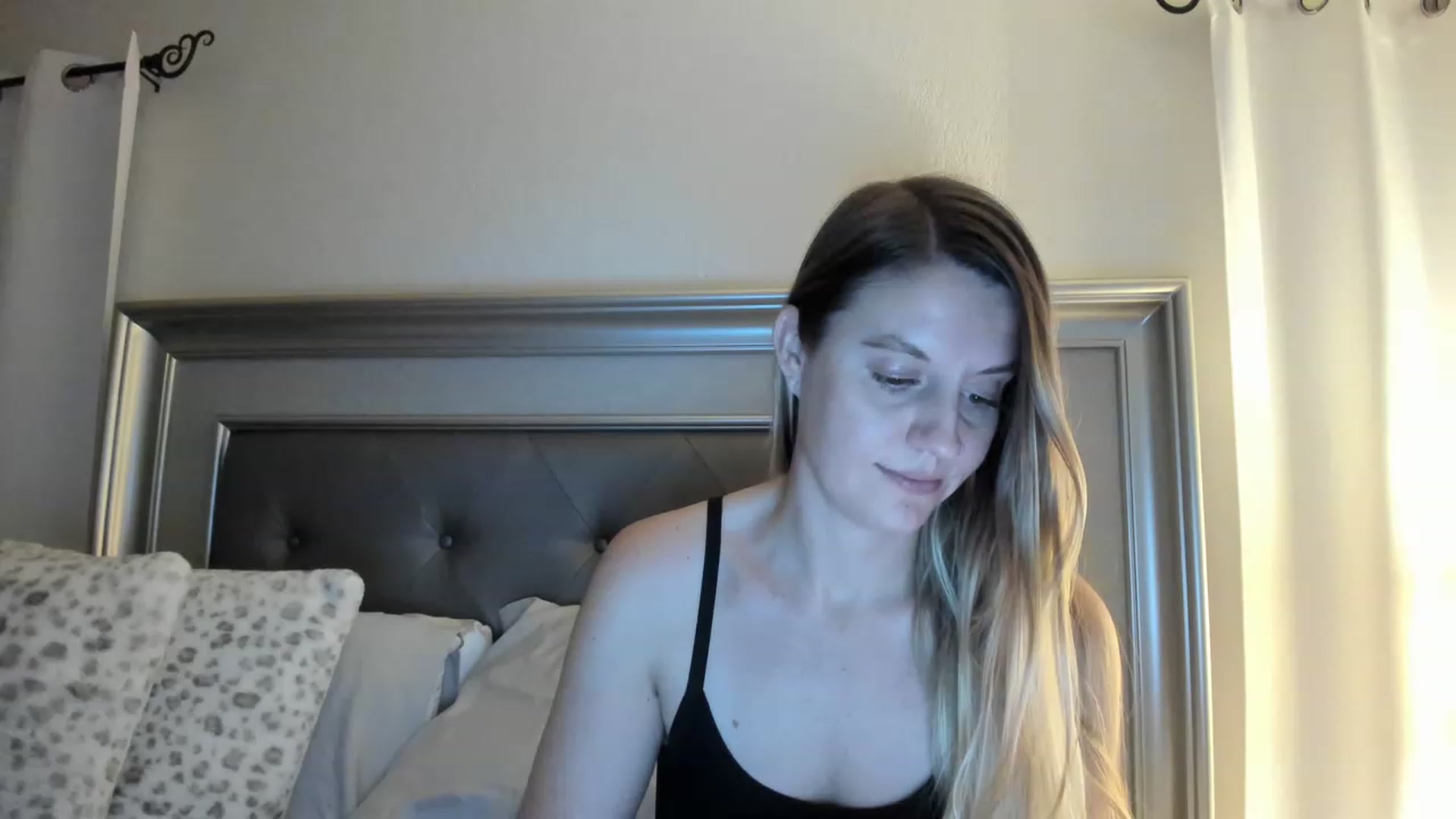 Gallery image thumbnail from Ca_ndi's myfreecams stream on, 04/07/2023, 10:46 image 18 of 20