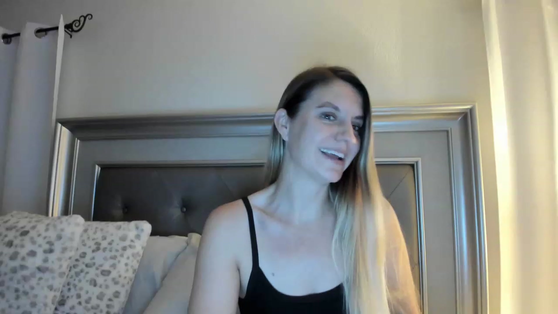 Gallery image thumbnail from Ca_ndi's myfreecams stream on, 04/07/2023, 10:46 image 2 of 20