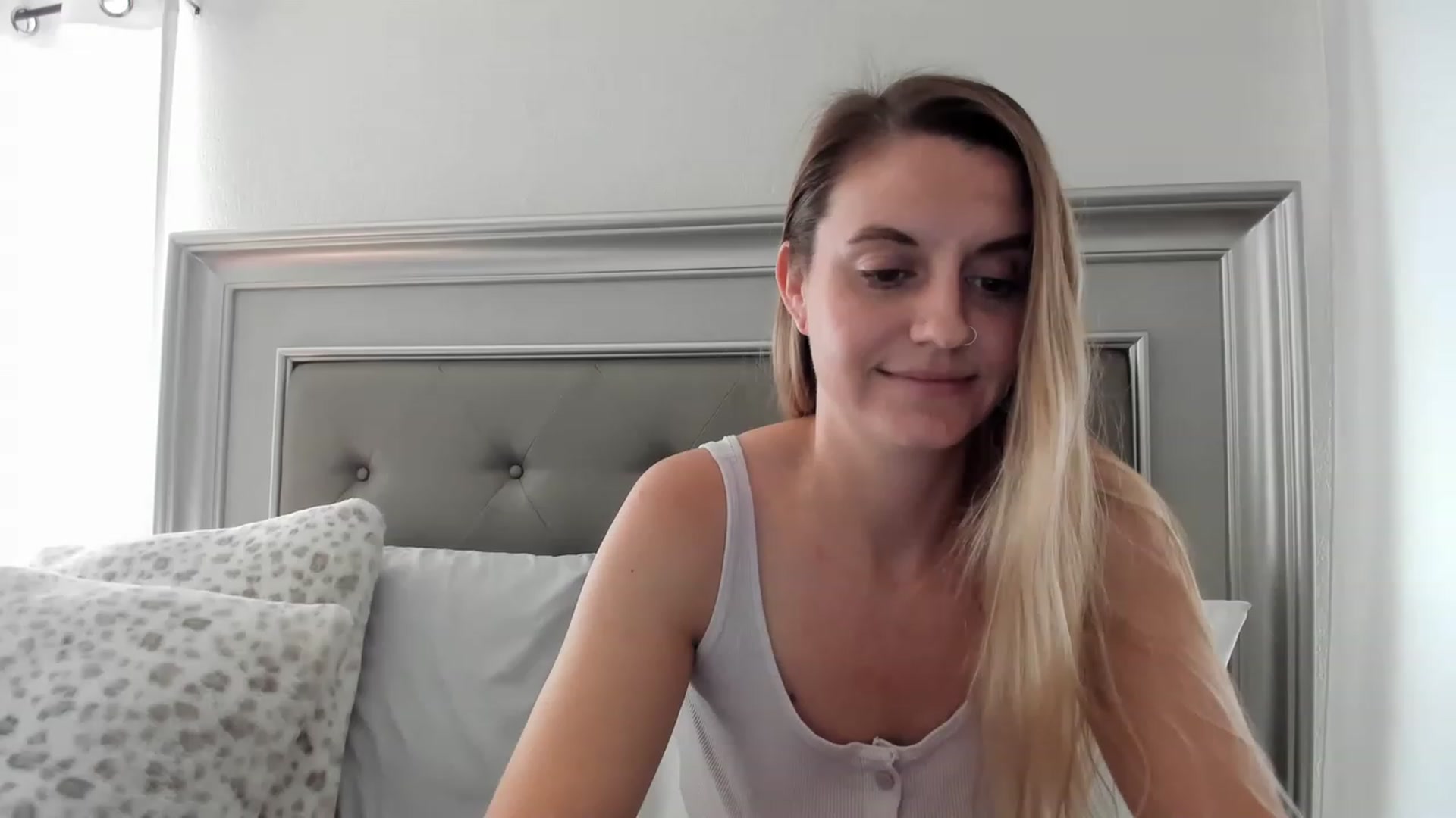 Gallery image thumbnail from Ca_ndi's myfreecams stream on, 04/10/2023, 14:00 image 5 of 20