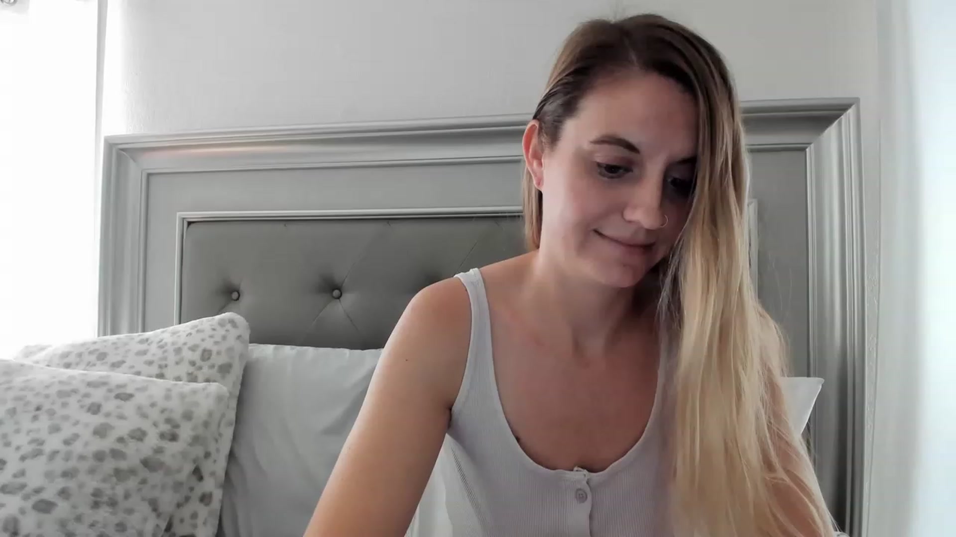 Gallery image thumbnail from Ca_ndi's myfreecams stream on, 04/10/2023, 14:00 image 4 of 20