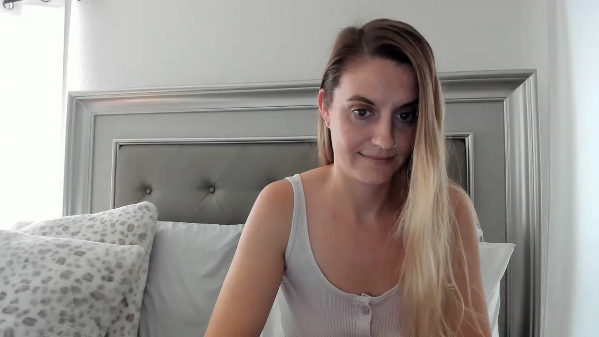 Gallery image thumbnail from Ca_ndi's myfreecams stream on, 04/10/2023, 14:00 image 8 of 20