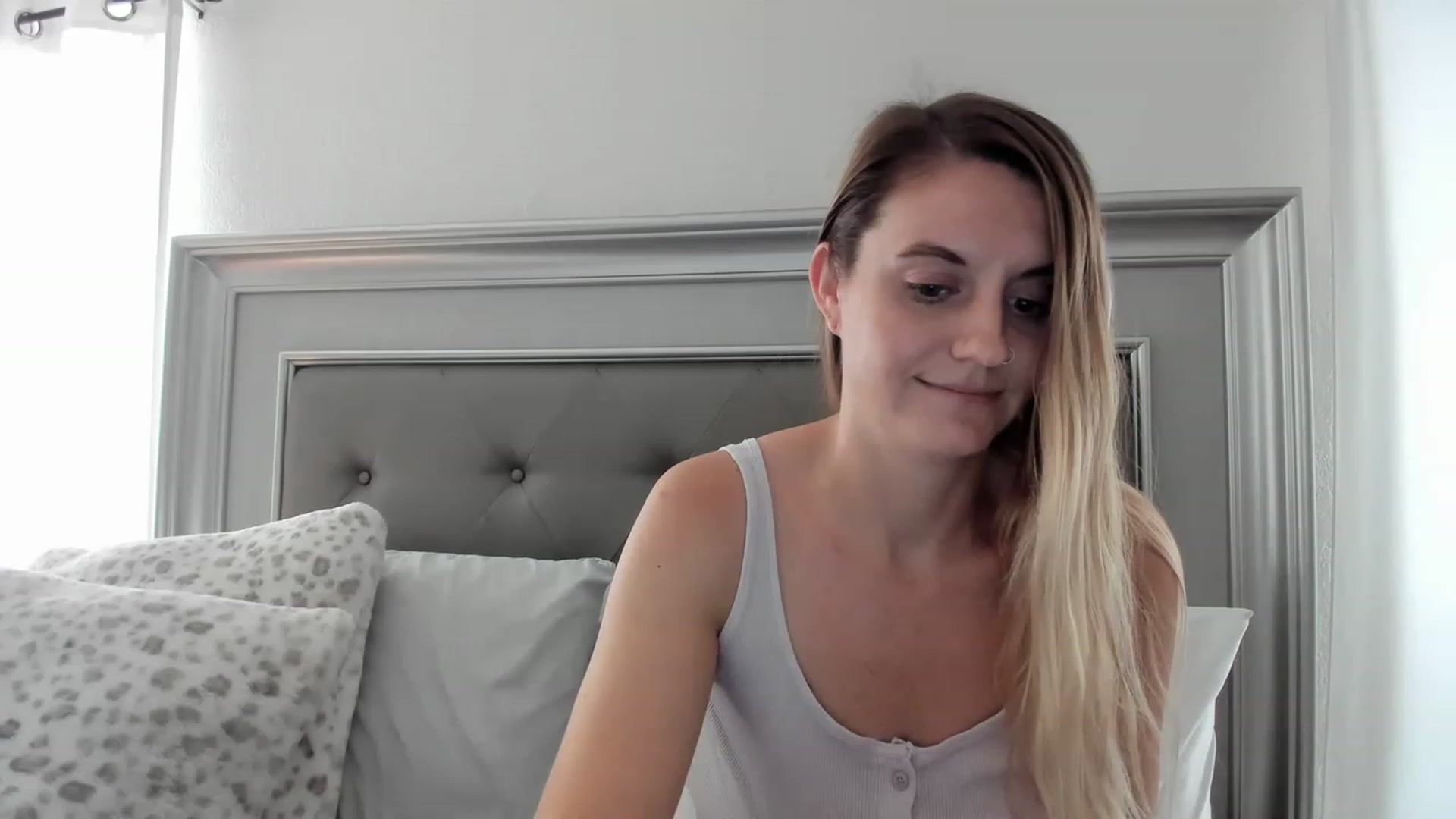 Gallery image thumbnail from Ca_ndi's myfreecams stream on, 04/10/2023, 14:00 image 2 of 20