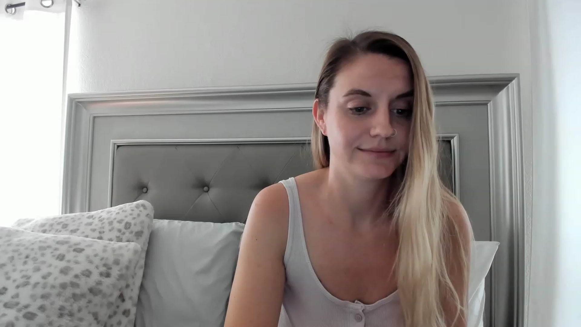 Gallery image thumbnail from Ca_ndi's myfreecams stream on, 04/10/2023, 14:00 image 6 of 20