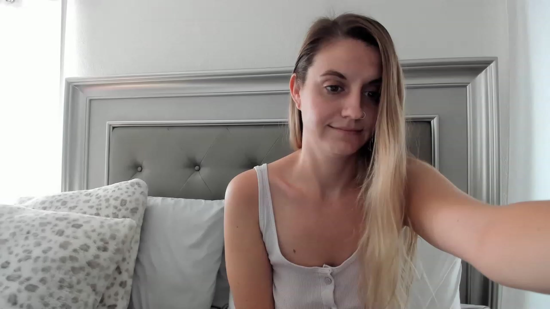 Gallery image thumbnail from Ca_ndi's myfreecams stream on, 04/10/2023, 14:00 image 9 of 20