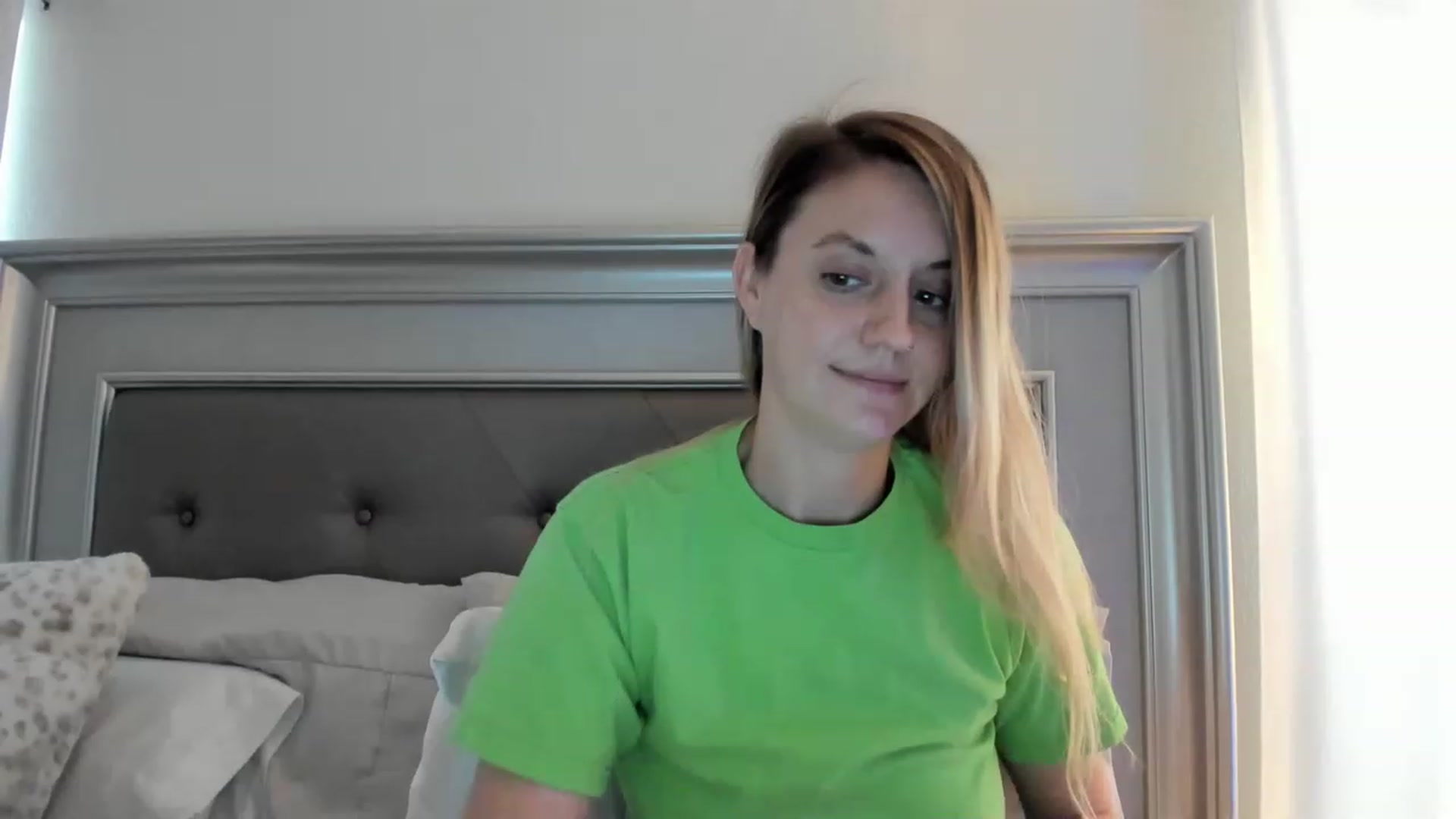 Gallery image thumbnail from Ca_ndi's myfreecams stream on, 04/16/2023, 12:12 image 15 of 20