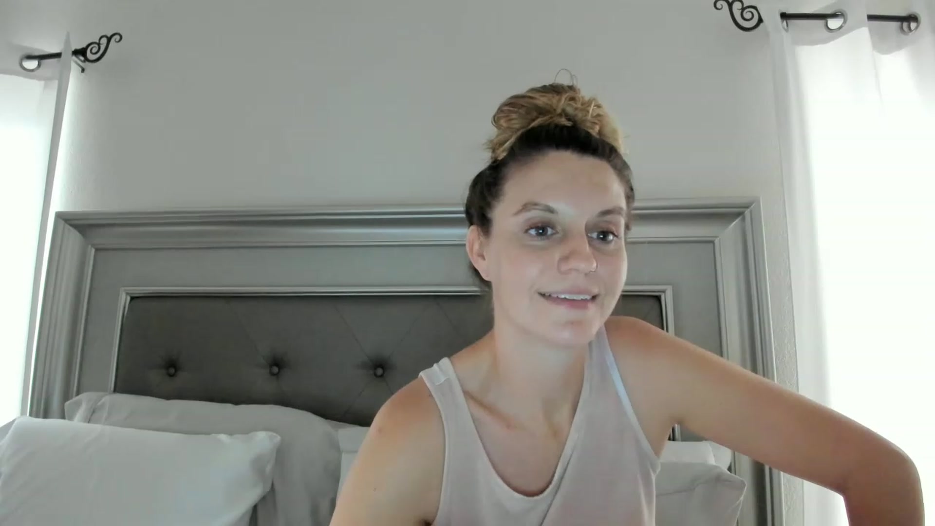 Gallery image thumbnail from Ca_ndi's myfreecams stream on, 04/29/2023, 18:04 image 6 of 20