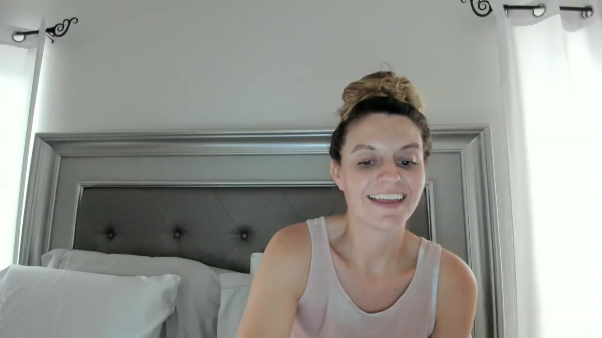 Gallery image thumbnail from Ca_ndi's myfreecams stream on, 04/29/2023, 18:04 image 8 of 20