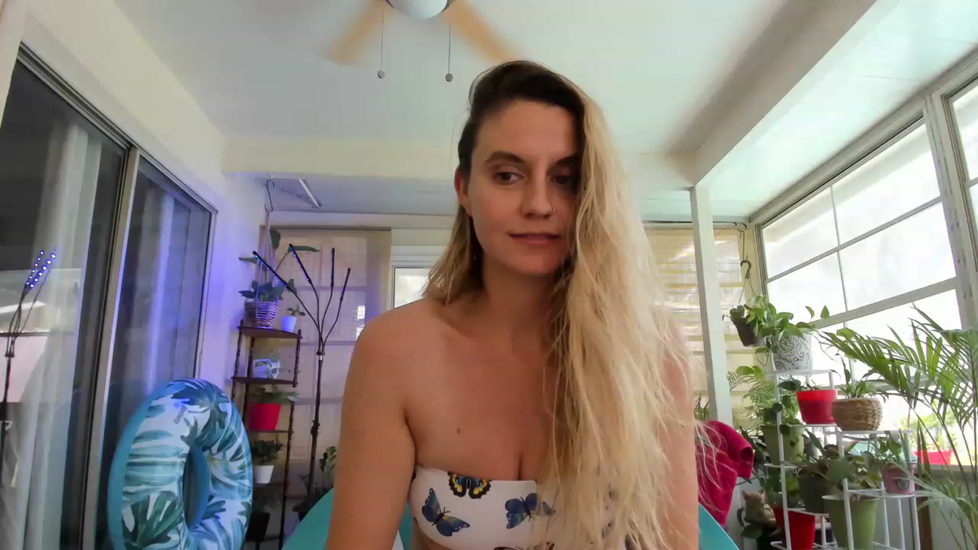 Gallery image thumbnail from Ca_ndi's myfreecams stream on, 05/03/2023, 17:48 image 17 of 20