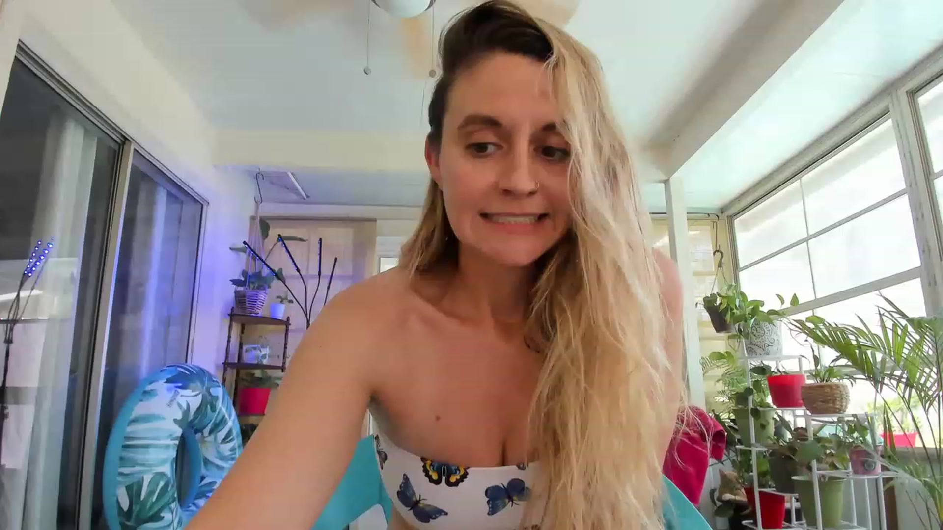 Gallery image thumbnail from Ca_ndi's myfreecams stream on, 05/03/2023, 17:48 image 10 of 20
