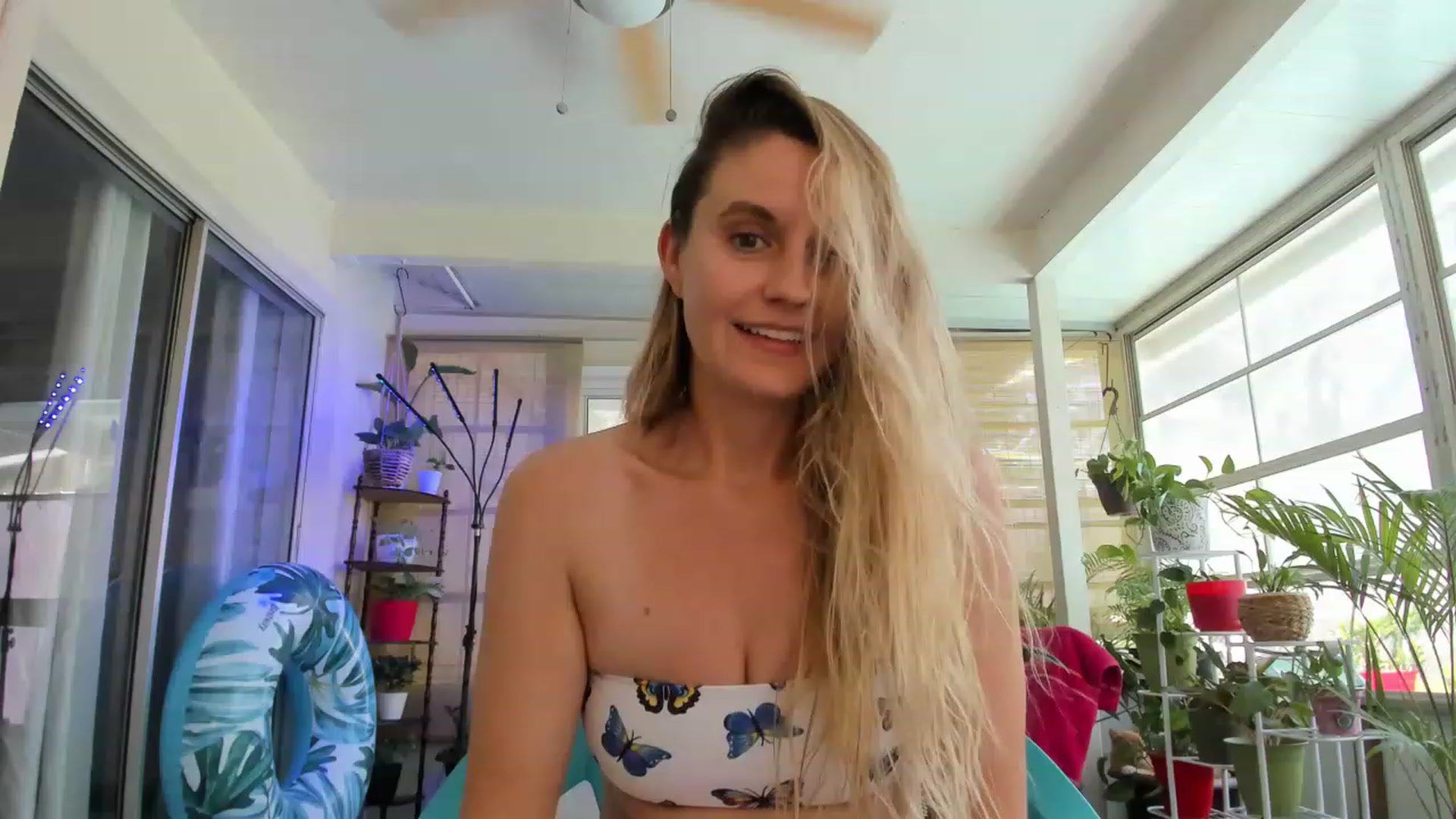Gallery image thumbnail from Ca_ndi's myfreecams stream on, 05/03/2023, 17:48 image 13 of 20