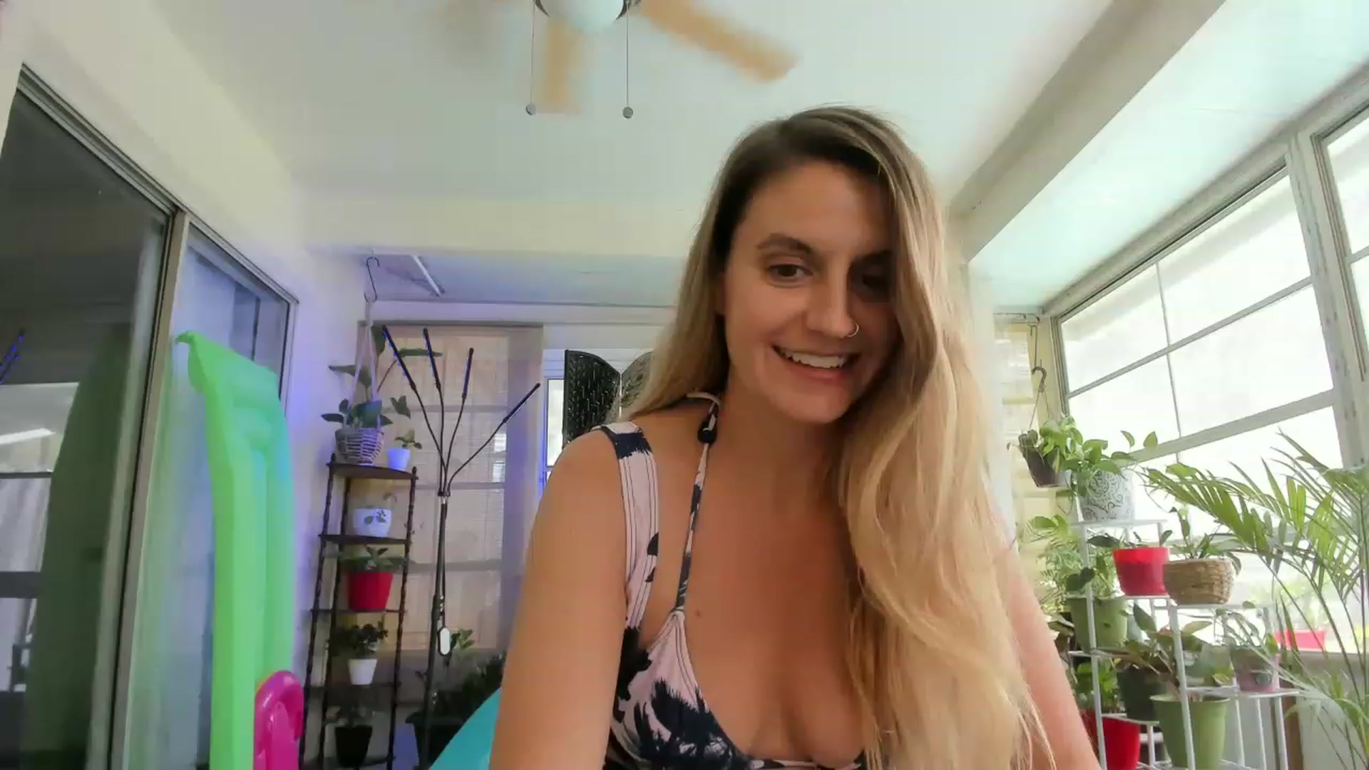 Gallery image thumbnail from Ca_ndi's myfreecams stream on, 05/06/2023, 16:44 image 11 of 20