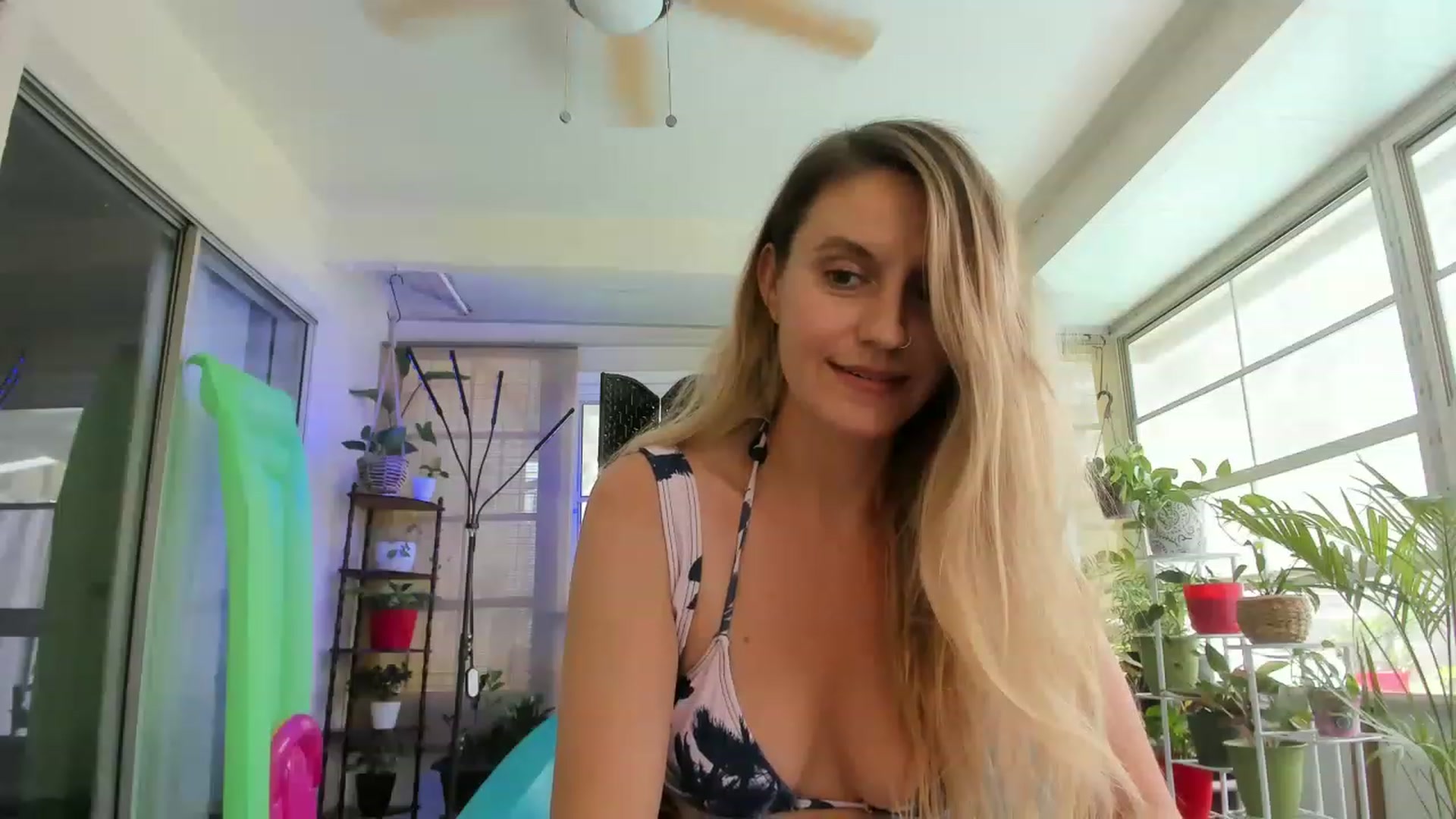 Gallery image thumbnail from Ca_ndi's myfreecams stream on, 05/06/2023, 16:44 image 12 of 20