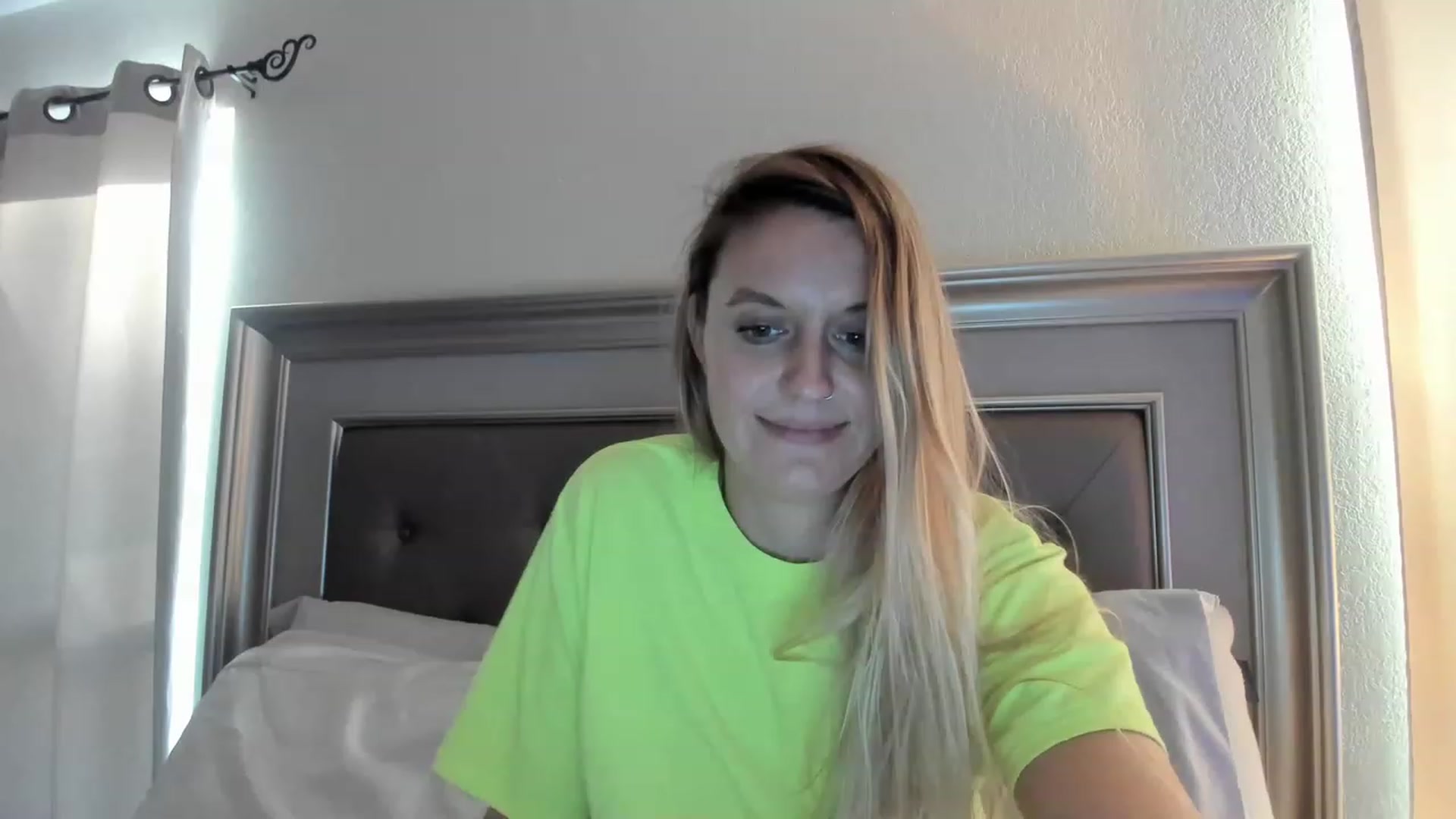 Gallery image thumbnail from Ca_ndi's myfreecams stream on, 05/08/2023, 12:21 image 16 of 20