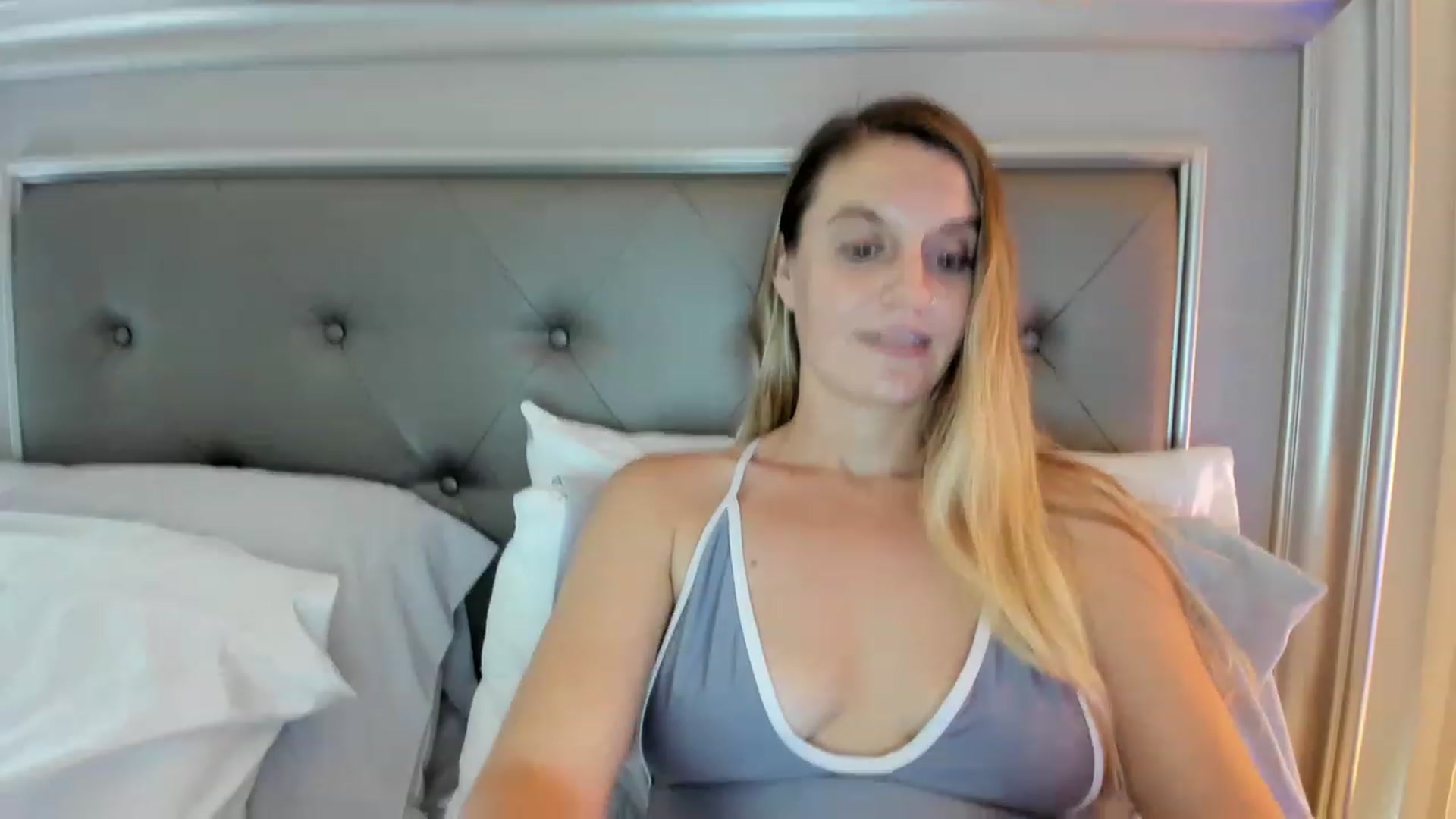 Gallery image thumbnail from Ca_ndi's myfreecams stream on, 05/13/2023, 17:06 image 12 of 20
