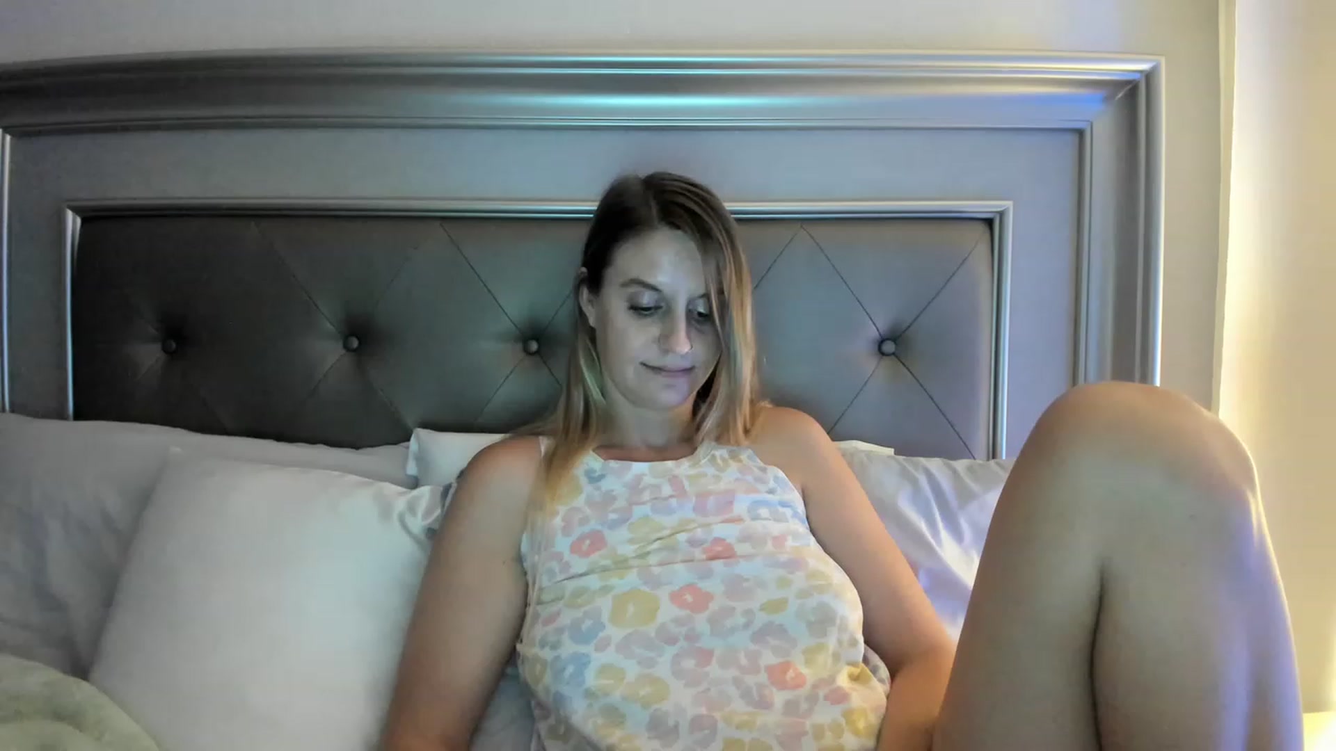 Gallery image thumbnail from Ca_ndi's myfreecams stream on, 05/24/2023, 24:32 image 11 of 20