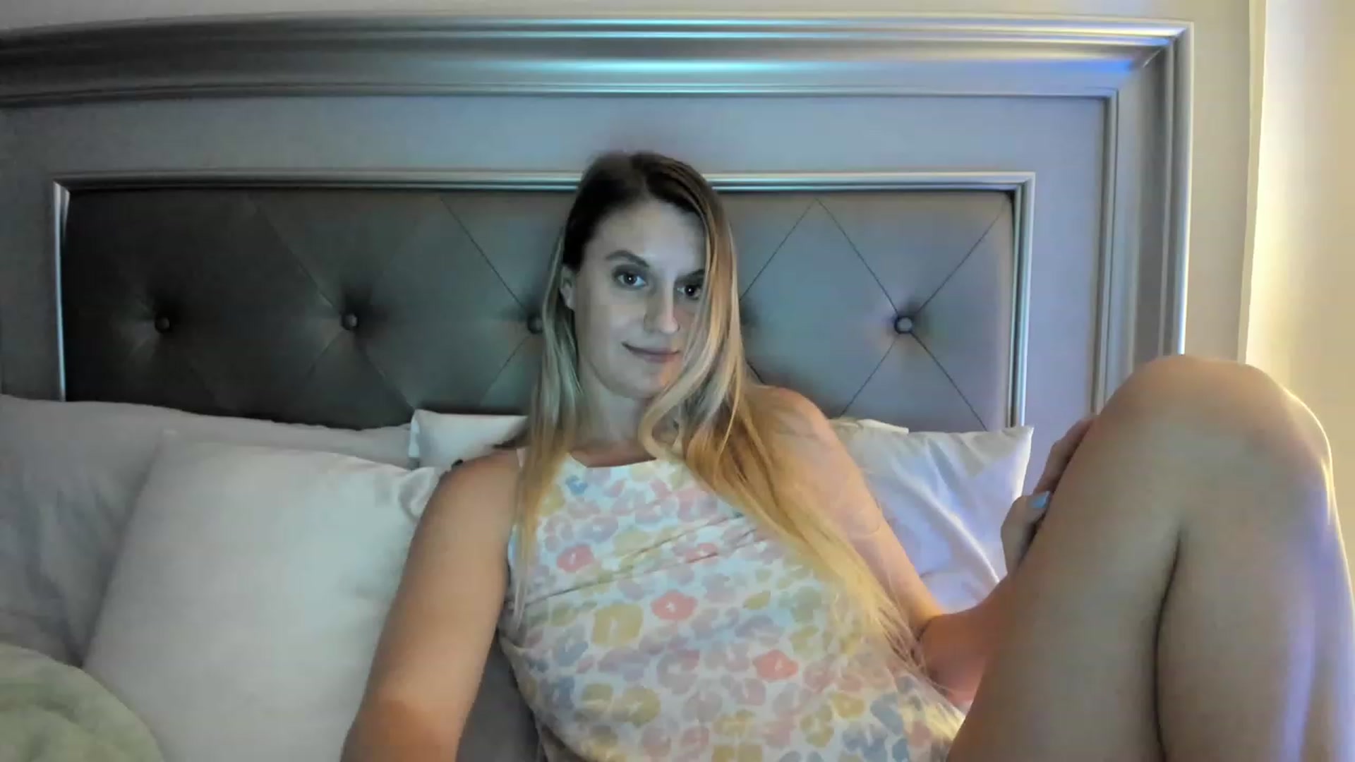 Gallery image thumbnail from Ca_ndi's myfreecams stream on, 05/24/2023, 24:32 image 15 of 20