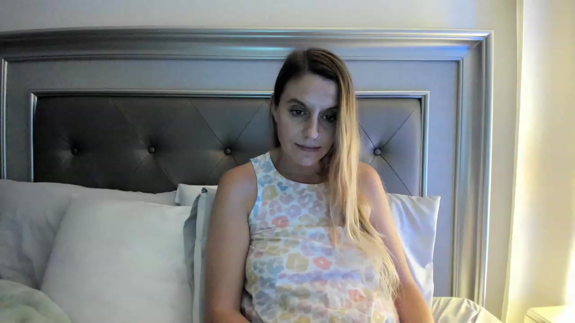 Gallery image thumbnail from Ca_ndi's myfreecams stream on, 05/24/2023, 24:32 image 4 of 20