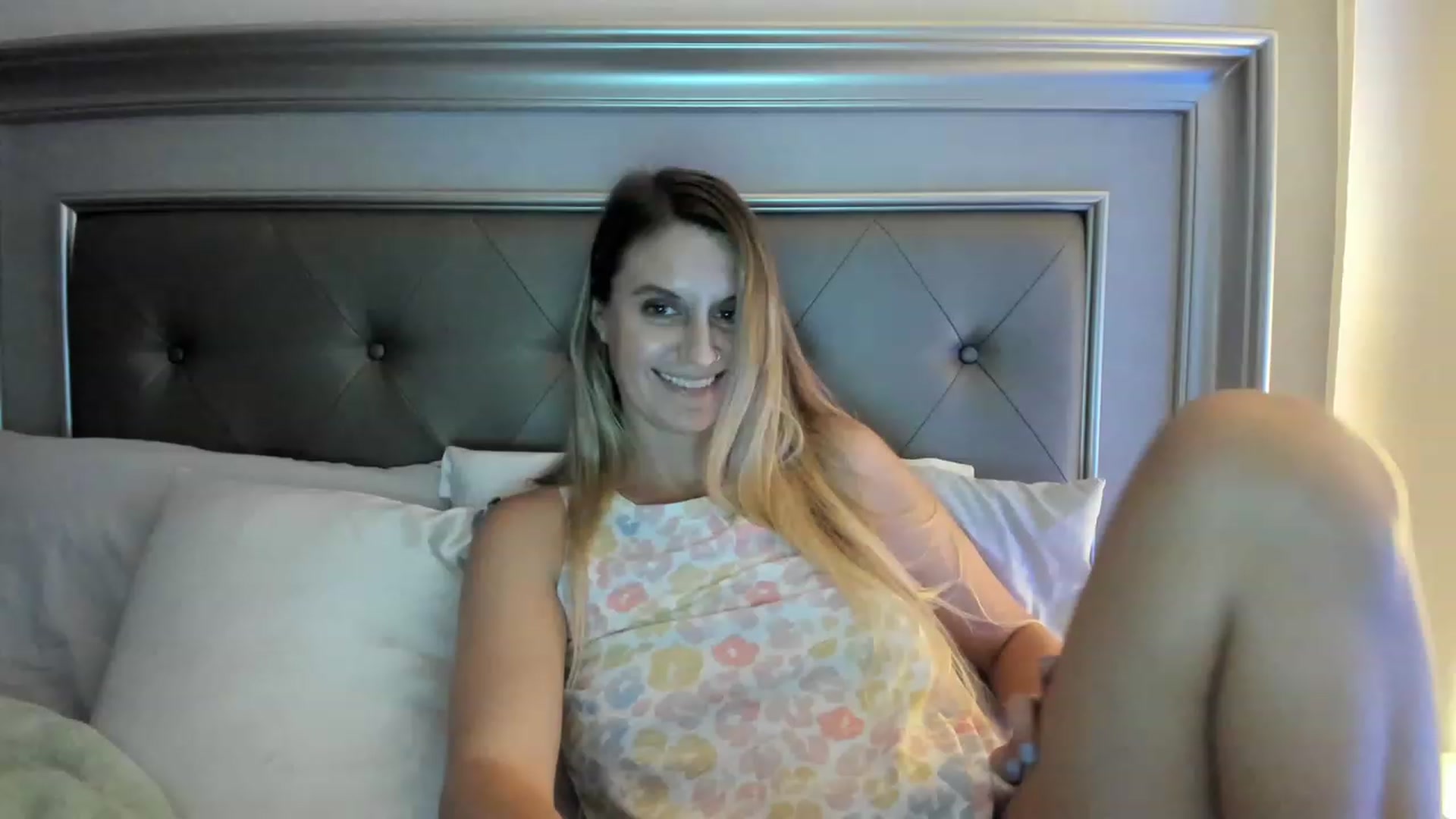 Gallery image thumbnail from Ca_ndi's myfreecams stream on, 05/24/2023, 24:32 image 14 of 20