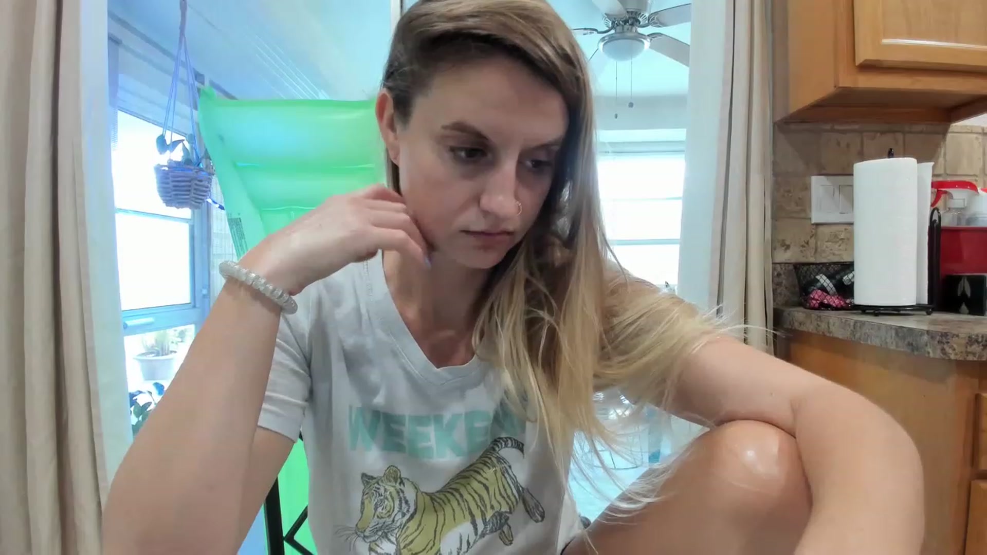 Gallery image thumbnail from Ca_ndi's myfreecams stream on, 05/24/2023, 15:46 image 15 of 20