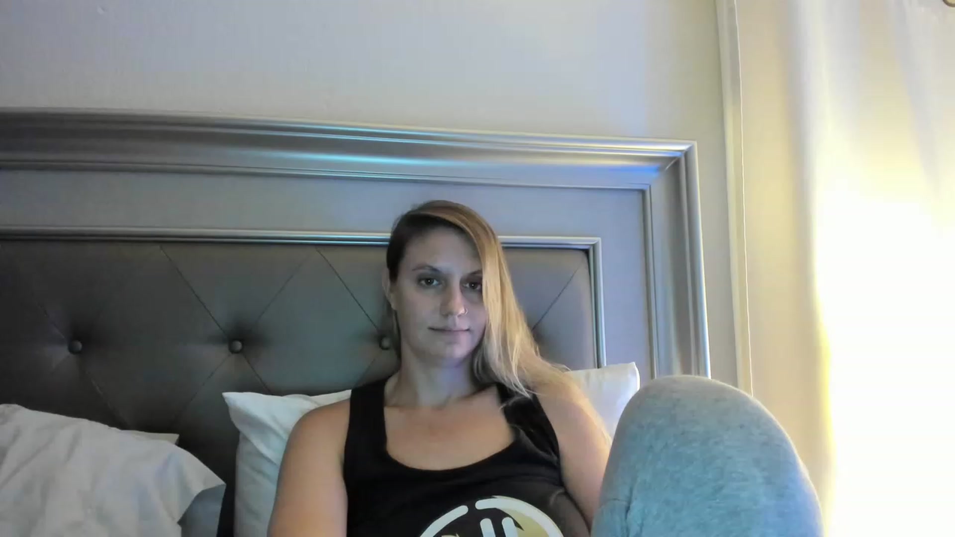 Gallery image thumbnail from Ca_ndi's myfreecams stream on, 06/02/2023, 09:48 image 17 of 20