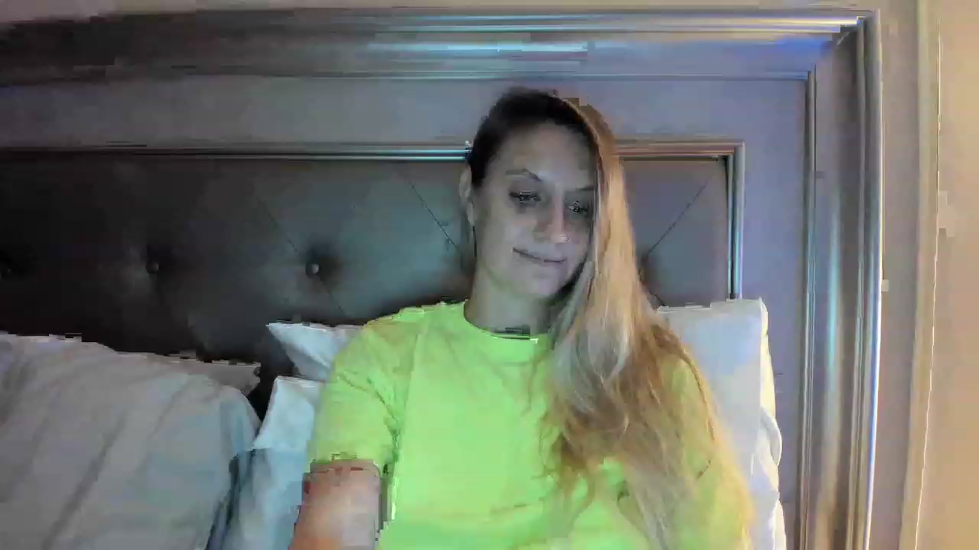 Gallery image thumbnail from Ca_ndi's myfreecams stream on, 06/02/2023, 10:20 image 16 of 20