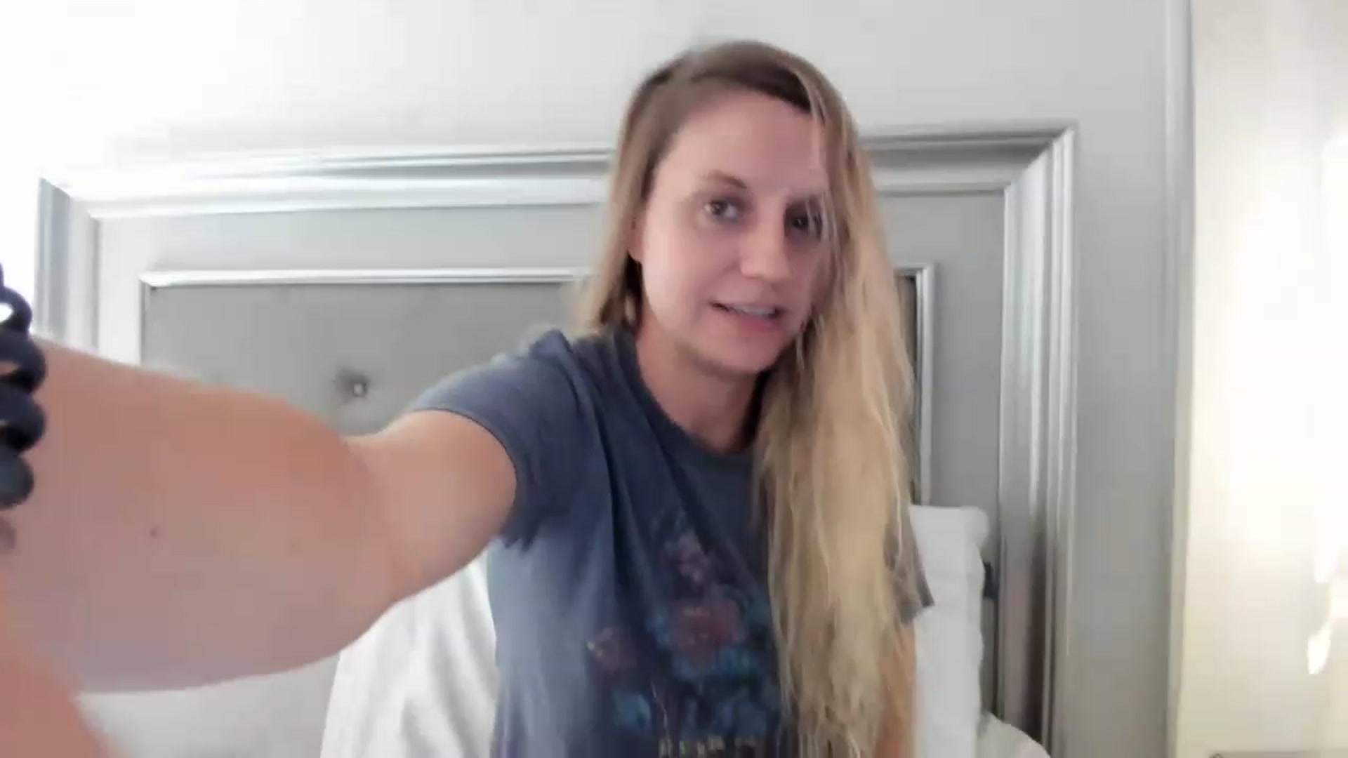 Gallery image thumbnail from Ca_ndi's myfreecams stream on, 06/28/2023, 13:34 image 12 of 20