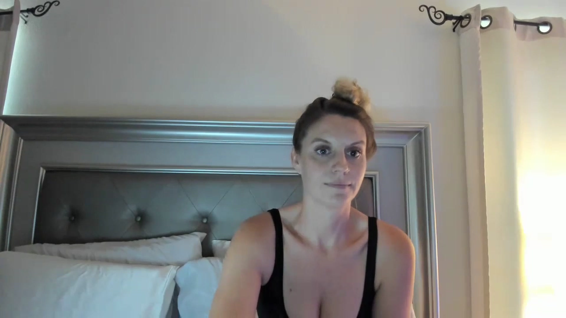 Gallery image thumbnail from Ca_ndi's myfreecams stream on, 07/12/2023, 18:17 image 10 of 20