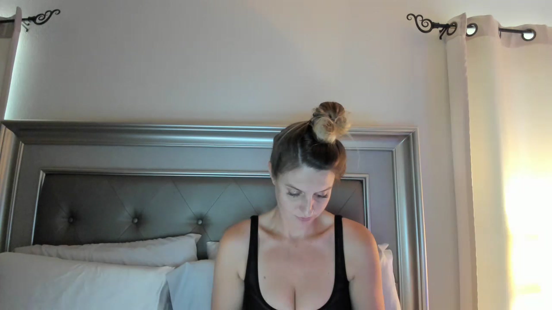 Gallery image thumbnail from Ca_ndi's myfreecams stream on, 07/12/2023, 18:17 image 1 of 20