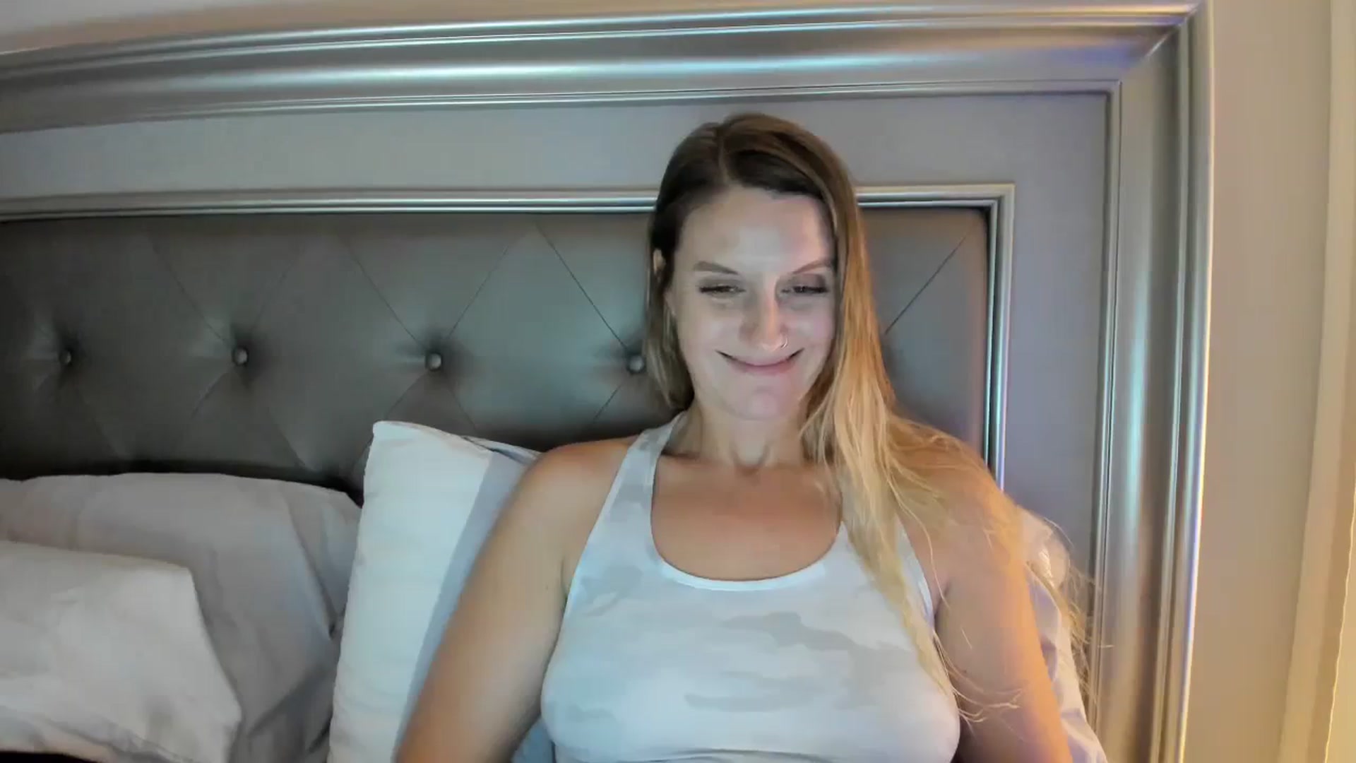 Gallery image thumbnail from Ca_ndi's myfreecams stream on, 07/22/2023, 17:52 image 6 of 20