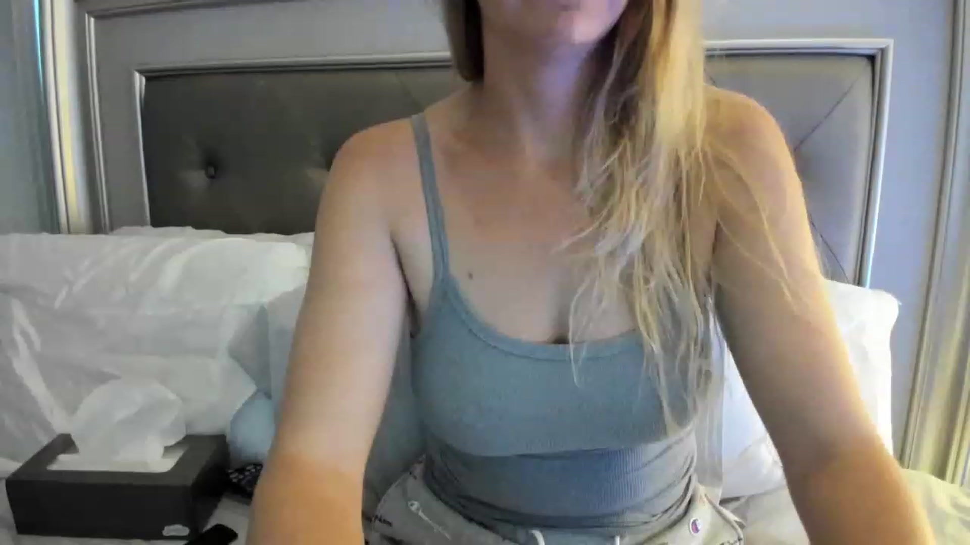 Gallery image thumbnail from Ca_ndi's myfreecams stream on, 08/07/2023, 24:20 image 4 of 20