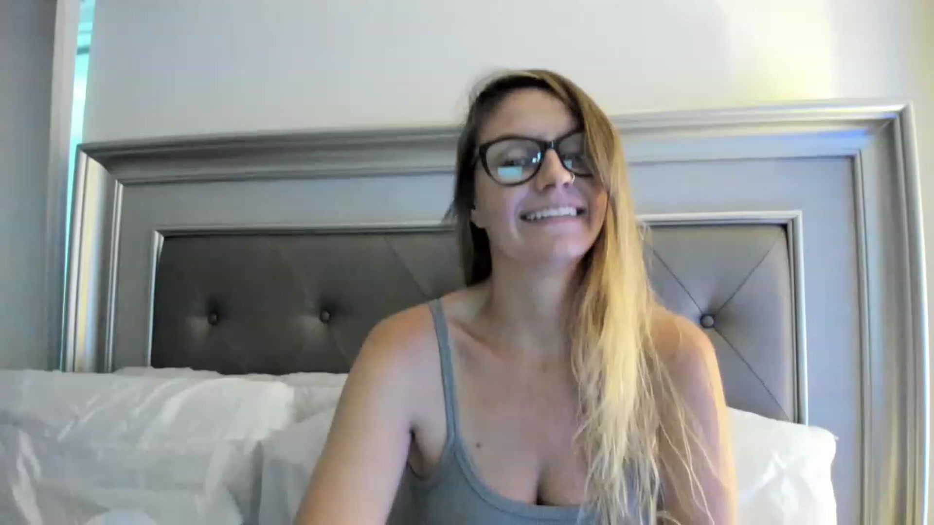 Gallery image thumbnail from Ca_ndi's myfreecams stream on, 08/07/2023, 24:20 image 5 of 20