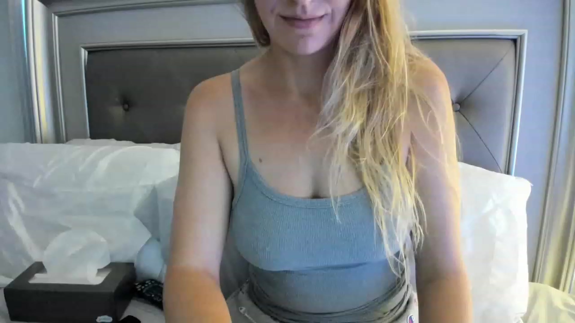 Gallery image thumbnail from Ca_ndi's myfreecams stream on, 08/07/2023, 24:20 image 1 of 20