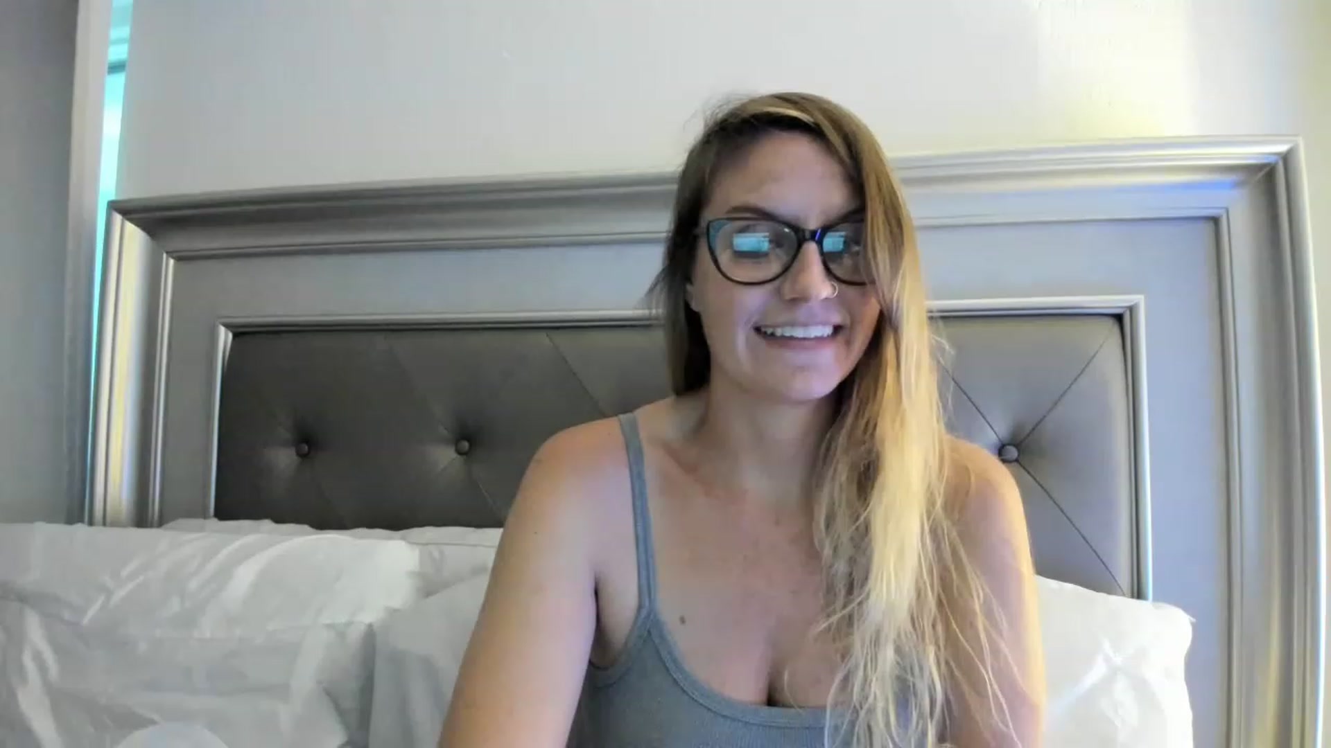 Gallery image thumbnail from Ca_ndi's myfreecams stream on, 08/07/2023, 24:20 image 6 of 20