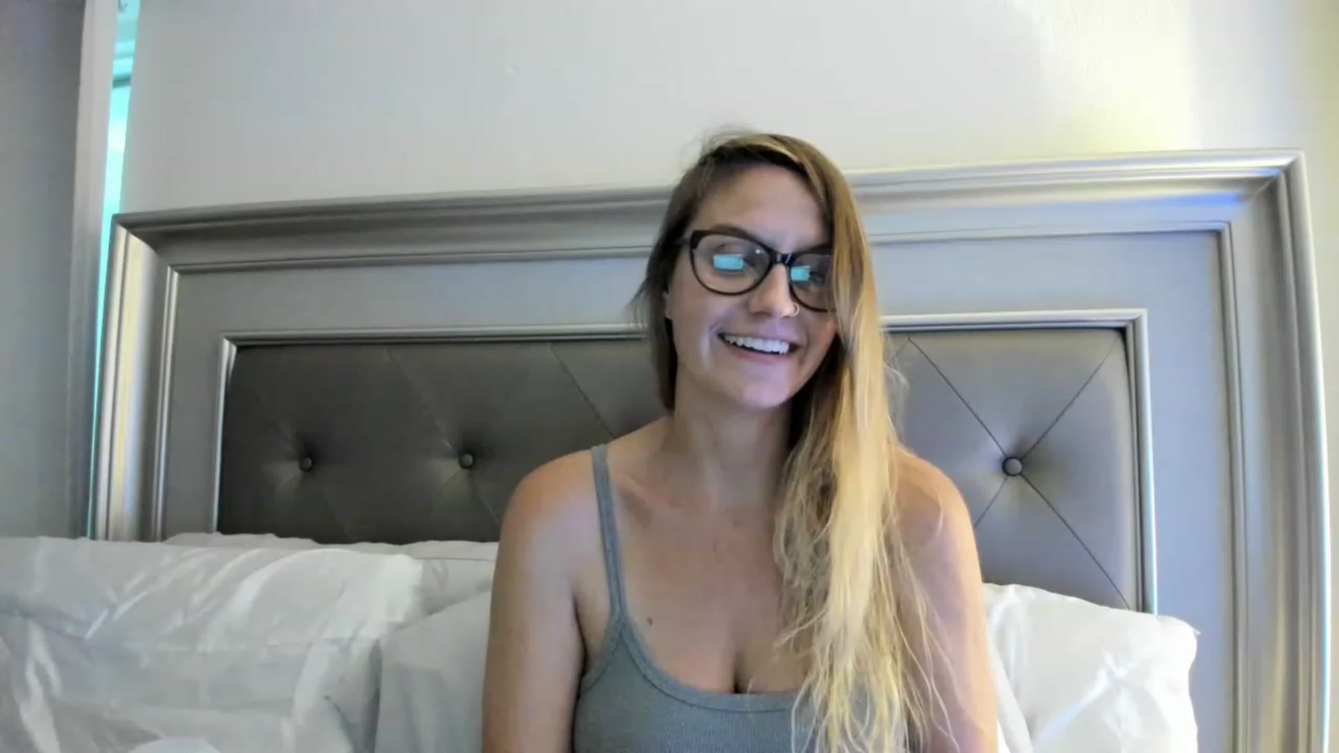 Gallery image thumbnail from Ca_ndi's myfreecams stream on, 08/07/2023, 24:20 image 7 of 20