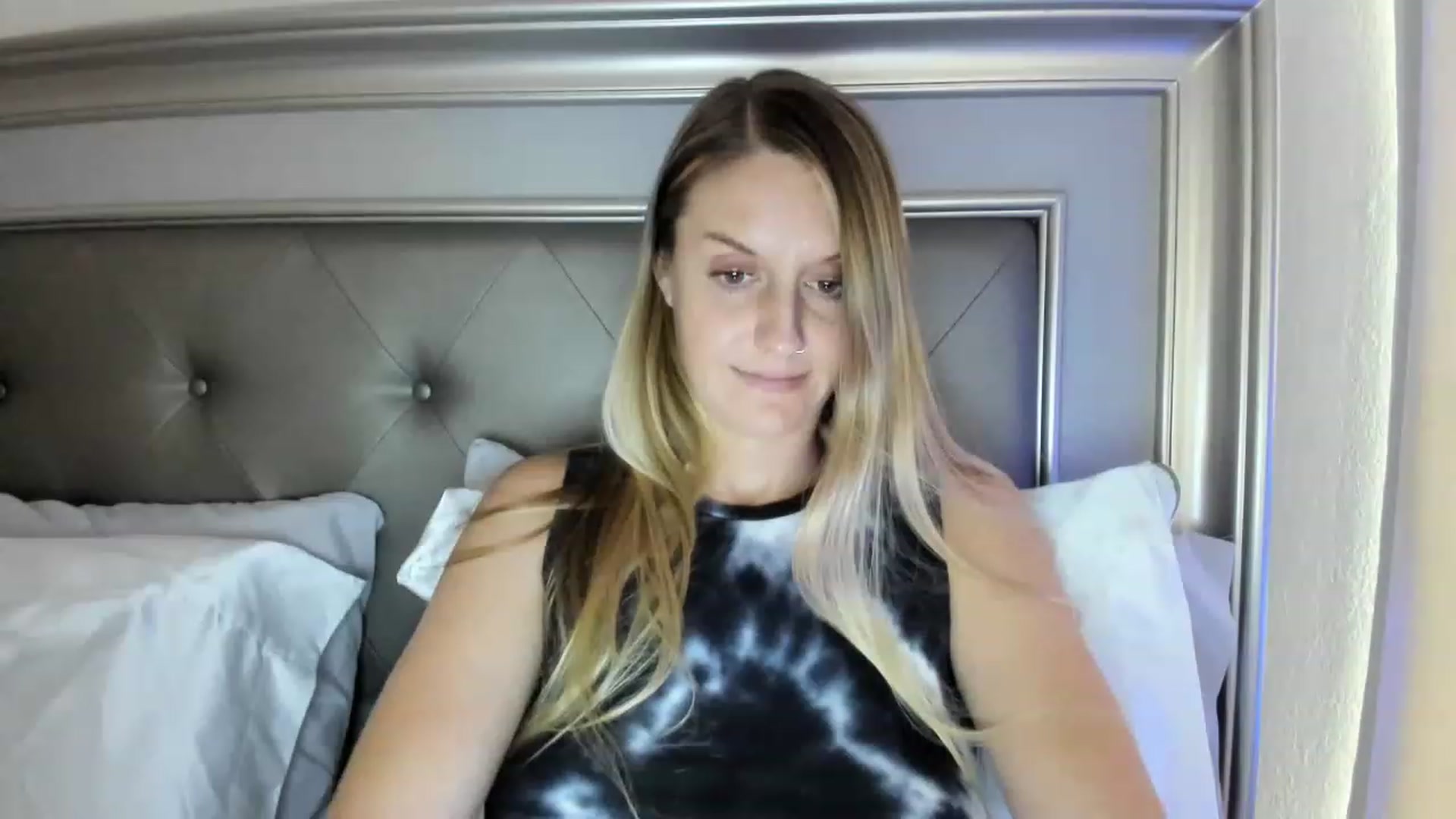 Gallery image thumbnail from Ca_ndi's myfreecams stream on, 08/08/2023, 18:27 image 2 of 20