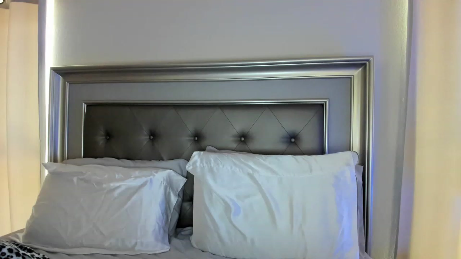 Gallery image thumbnail from Ca_ndi's myfreecams stream on, 08/08/2023, 18:27 image 14 of 20