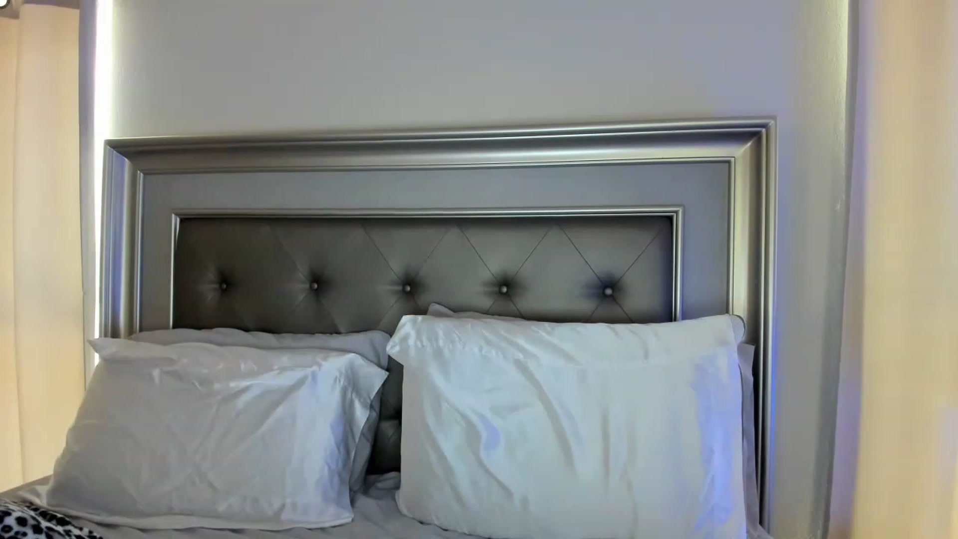 Gallery image thumbnail from Ca_ndi's myfreecams stream on, 08/08/2023, 18:27 image 16 of 20