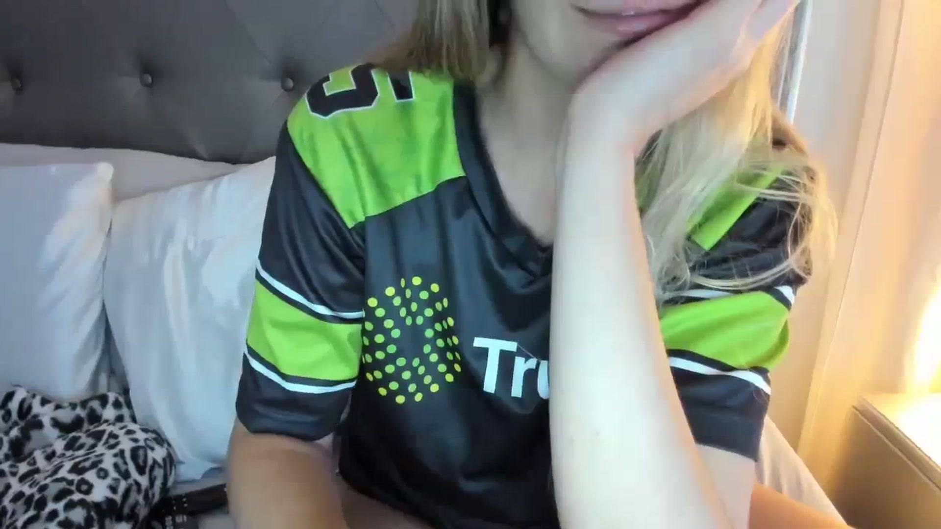 Gallery image thumbnail from Ca_ndi's myfreecams stream on, 08/14/2023, 24:33 image 17 of 20