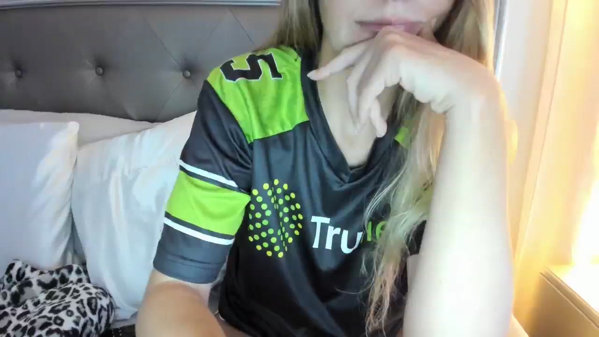 Gallery image thumbnail from Ca_ndi's myfreecams stream on, 08/14/2023, 24:33 image 15 of 20