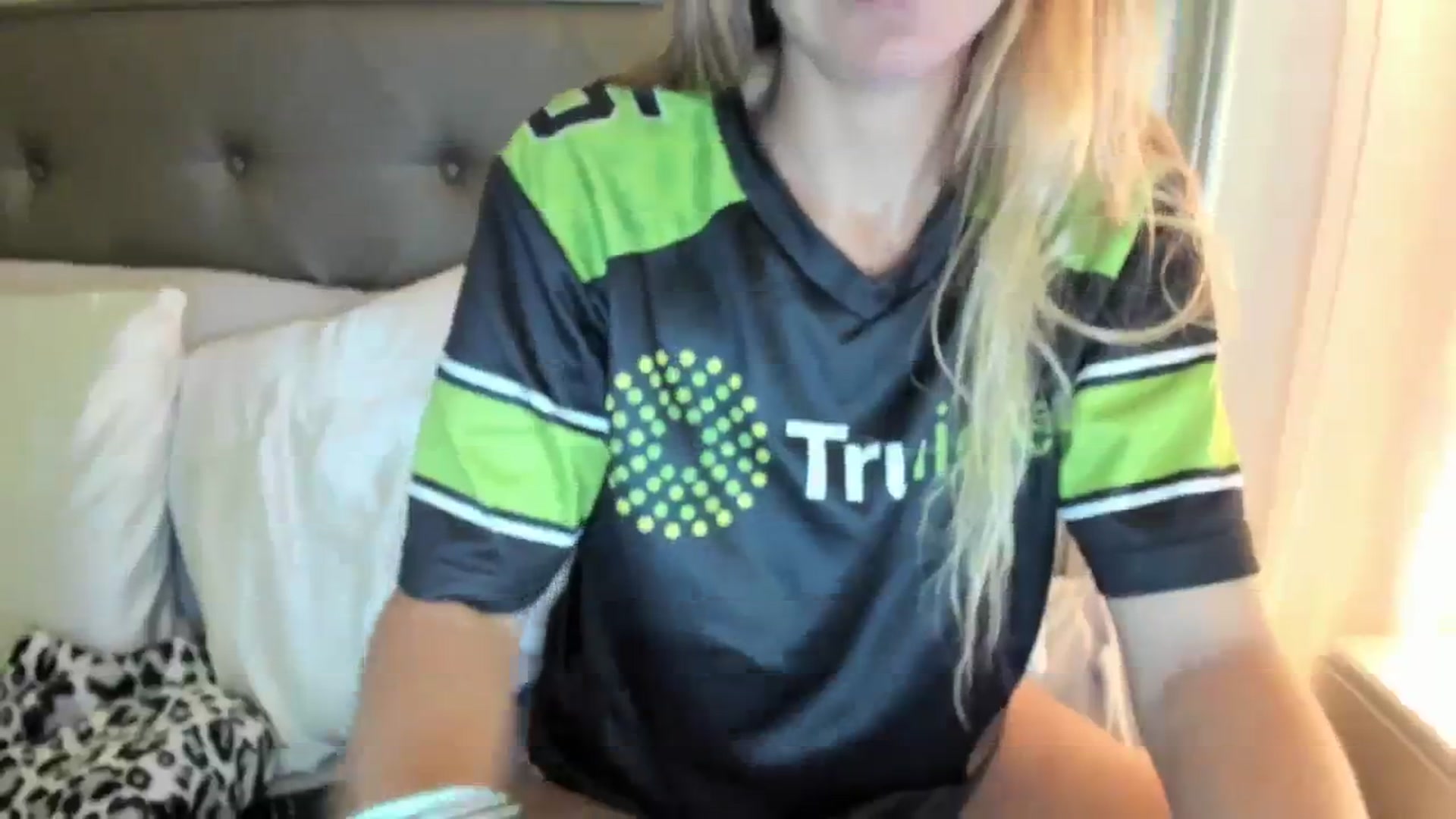 Gallery image thumbnail from Ca_ndi's myfreecams stream on, 08/14/2023, 24:33 image 18 of 20