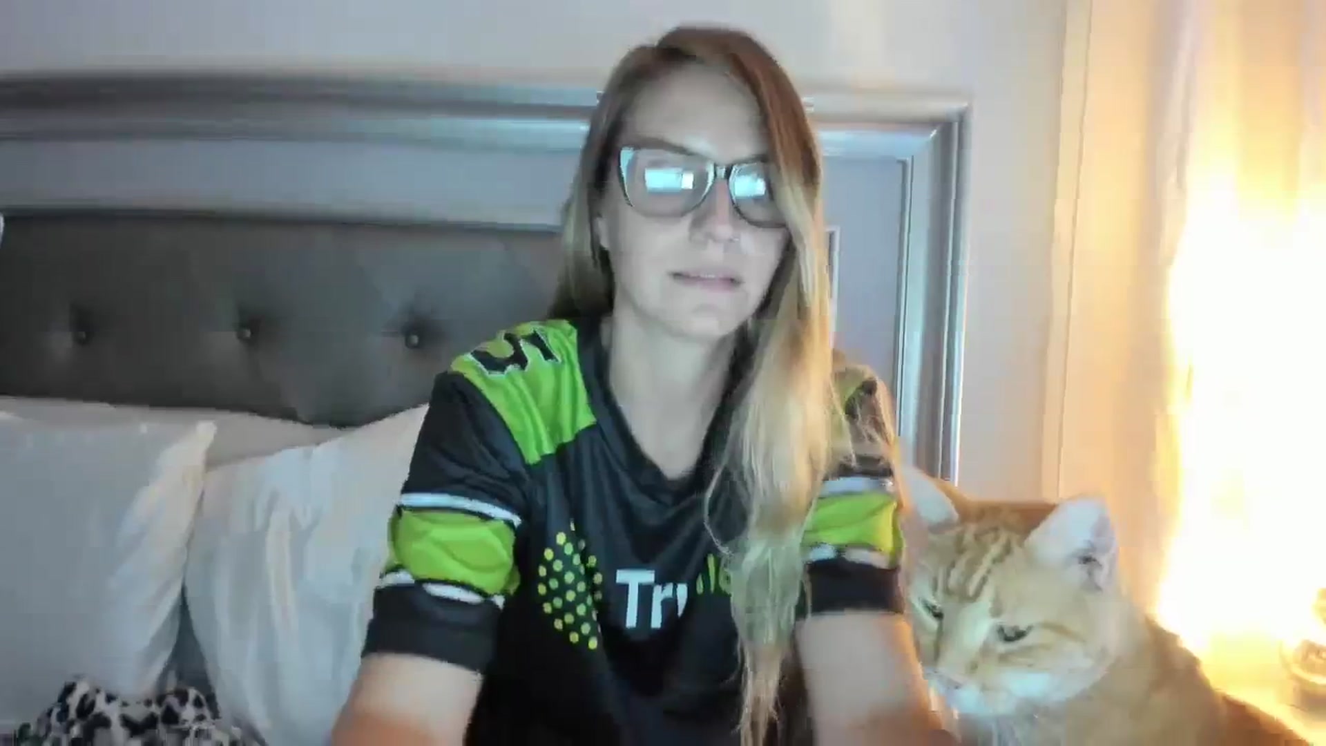 Gallery image thumbnail from Ca_ndi's myfreecams stream on, 08/14/2023, 24:33 image 7 of 20
