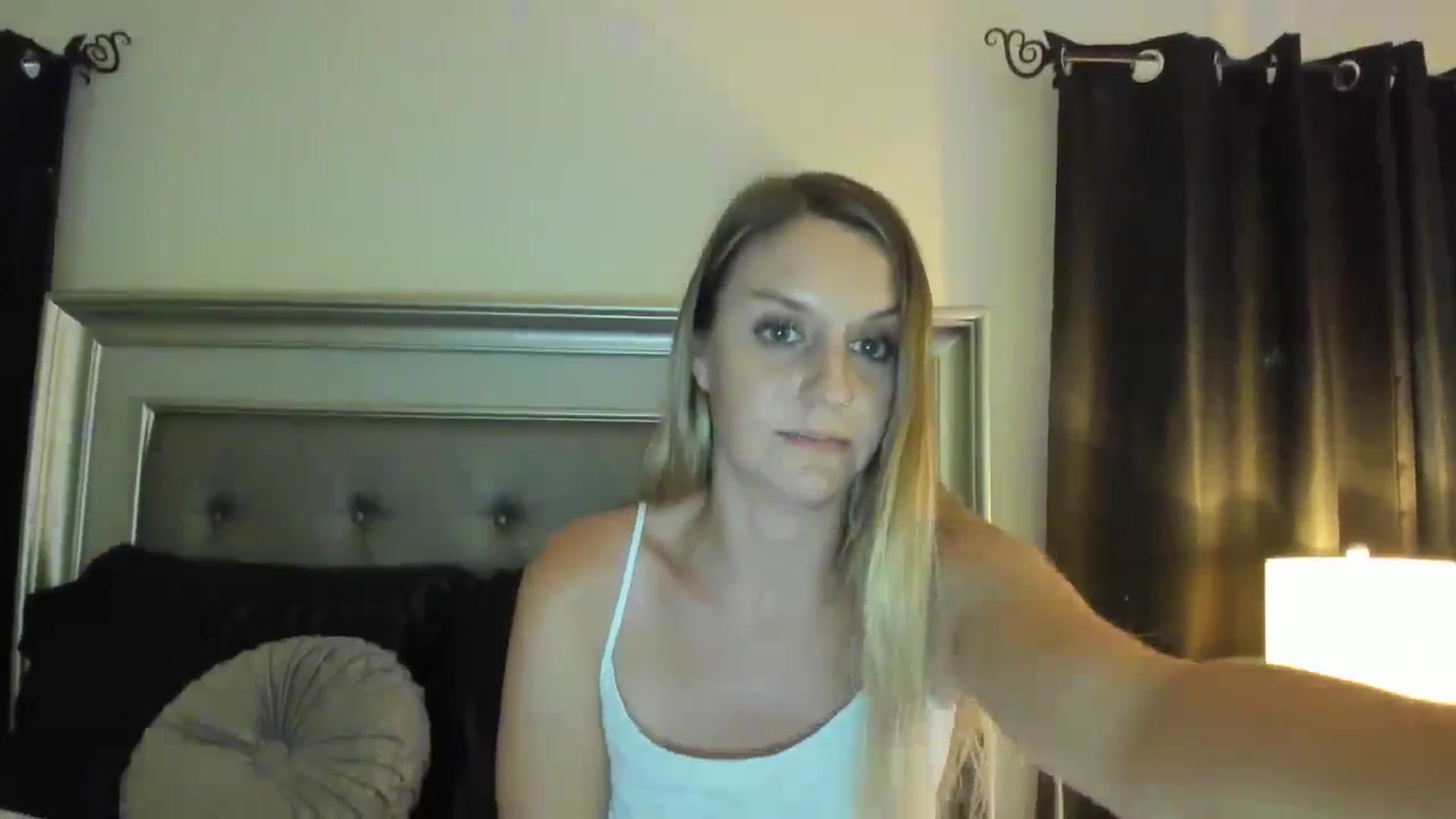 Gallery image thumbnail from Ca_ndi's myfreecams stream on, 08/21/2023, 18:23 image 17 of 20