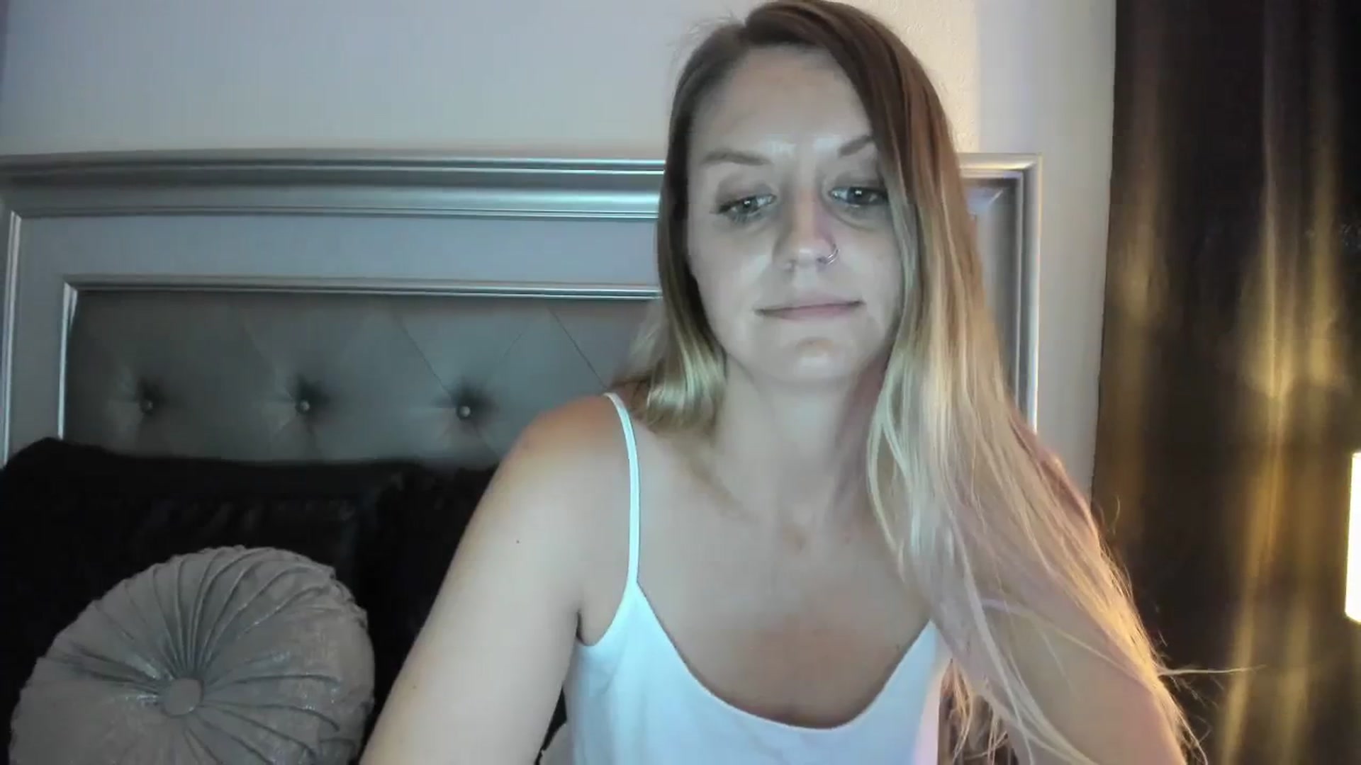 Gallery image thumbnail from Ca_ndi's myfreecams stream on, 08/21/2023, 18:23 image 9 of 20