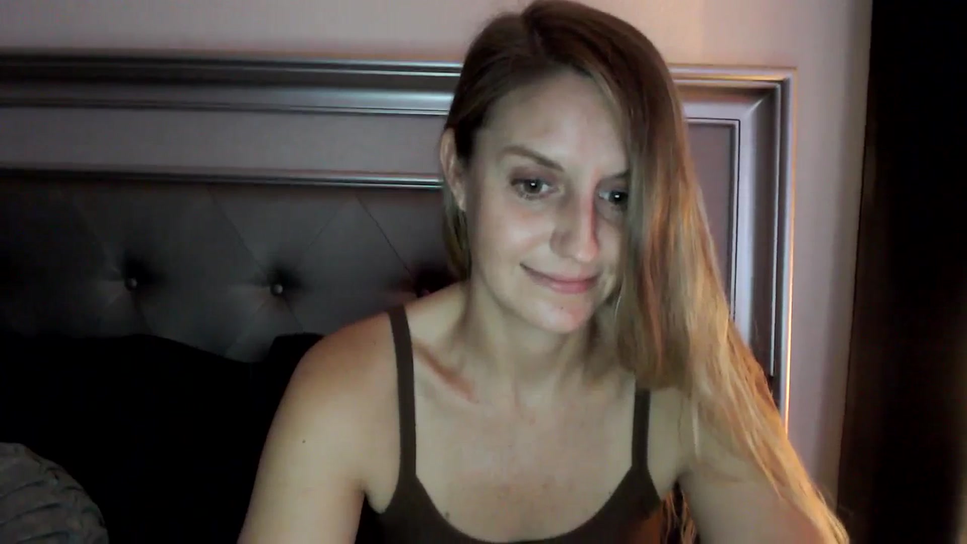 Gallery image thumbnail from Ca_ndi's myfreecams stream on, 09/17/2023, 17:42 image 6 of 20