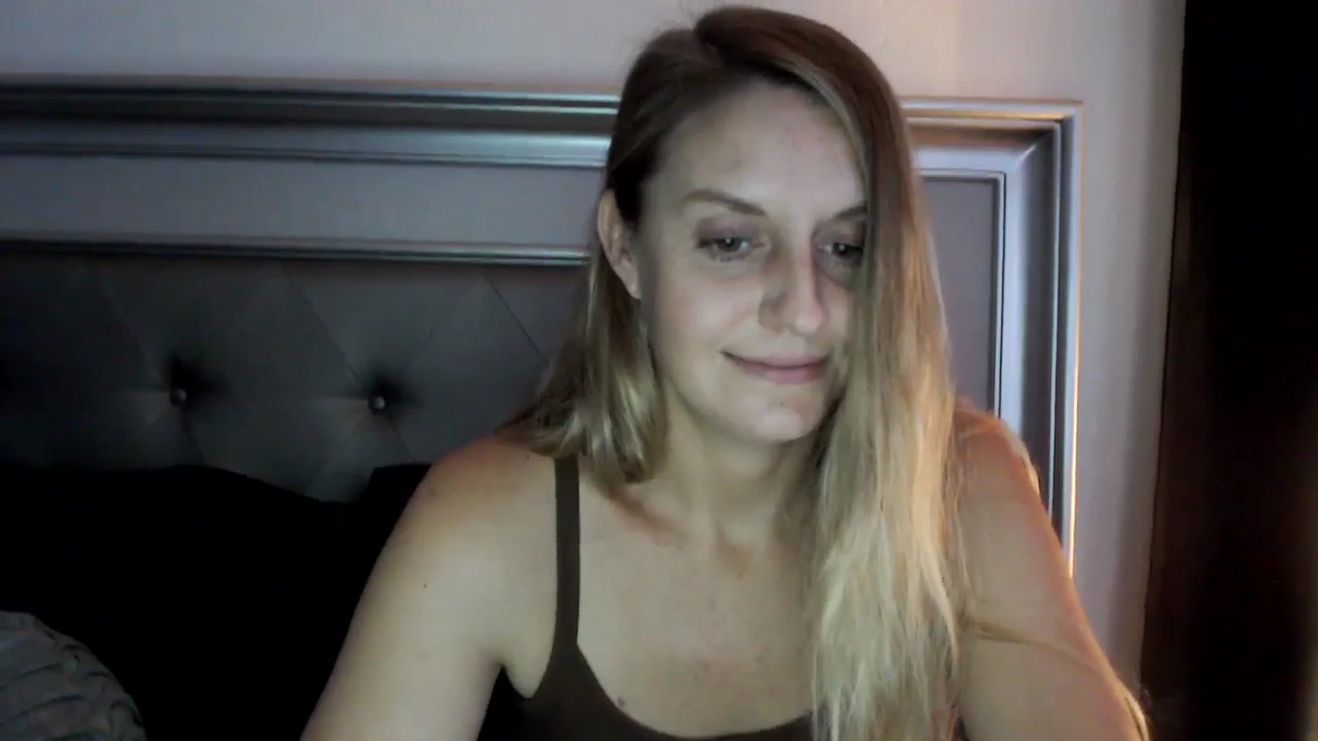 Gallery image thumbnail from Ca_ndi's myfreecams stream on, 09/17/2023, 17:42 image 4 of 20